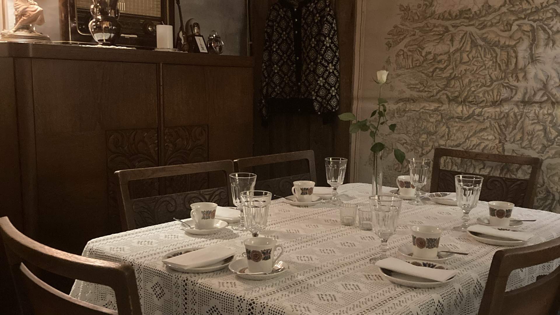 Pent dekket bord på Himsligt