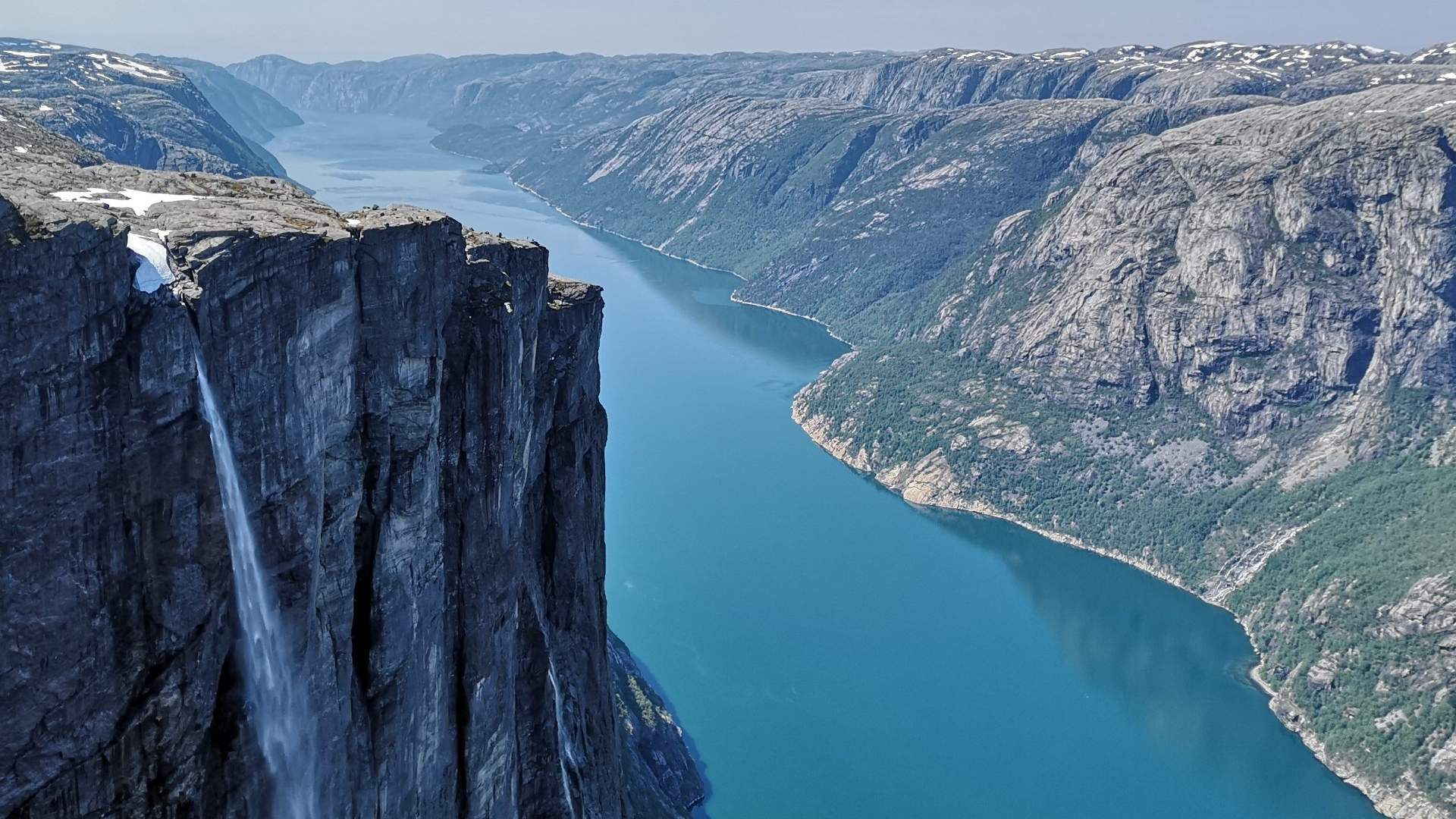 Charter yacht cruise between Stavanger and Bergen