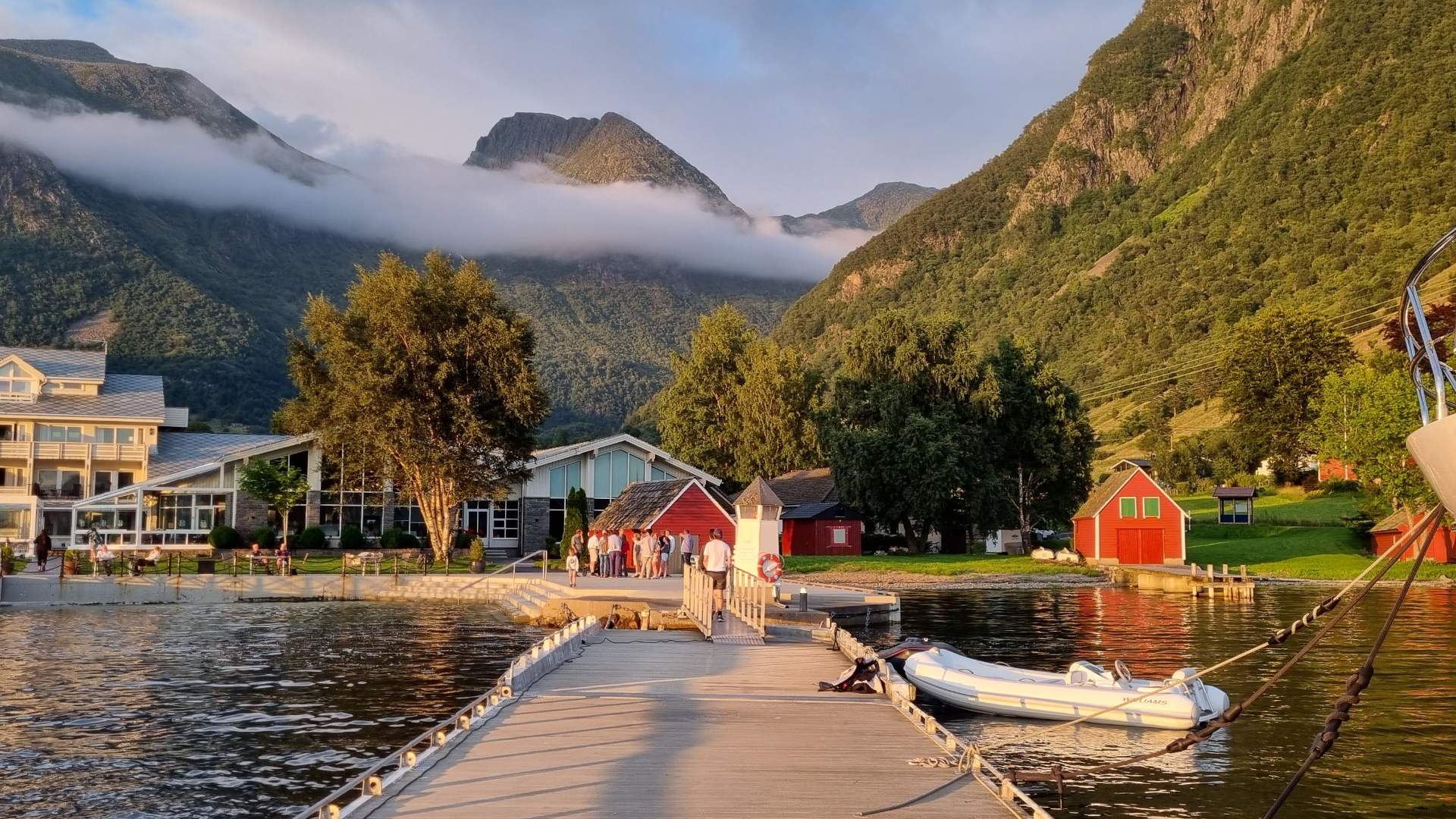 Charter yacht cruise between Stavanger and Bergen