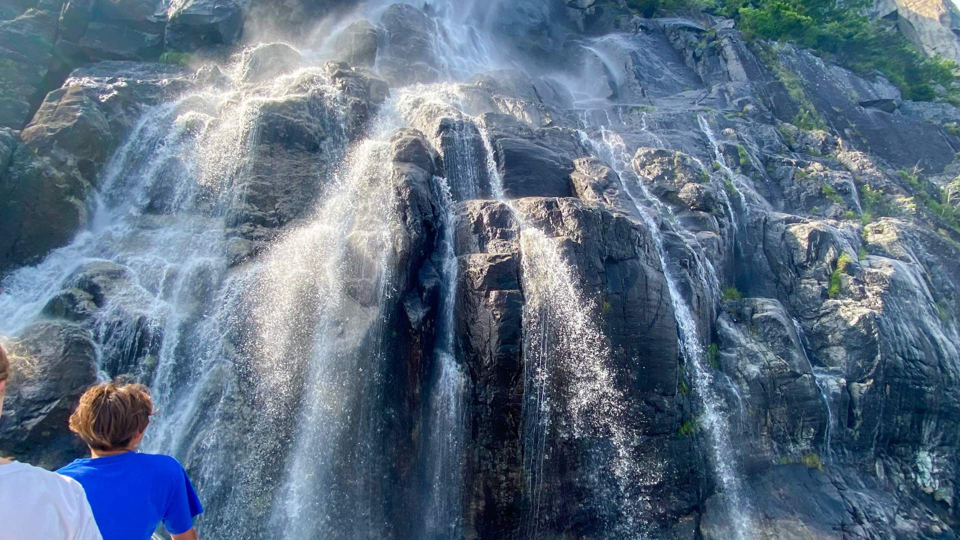 Hengjanefossen waterfall