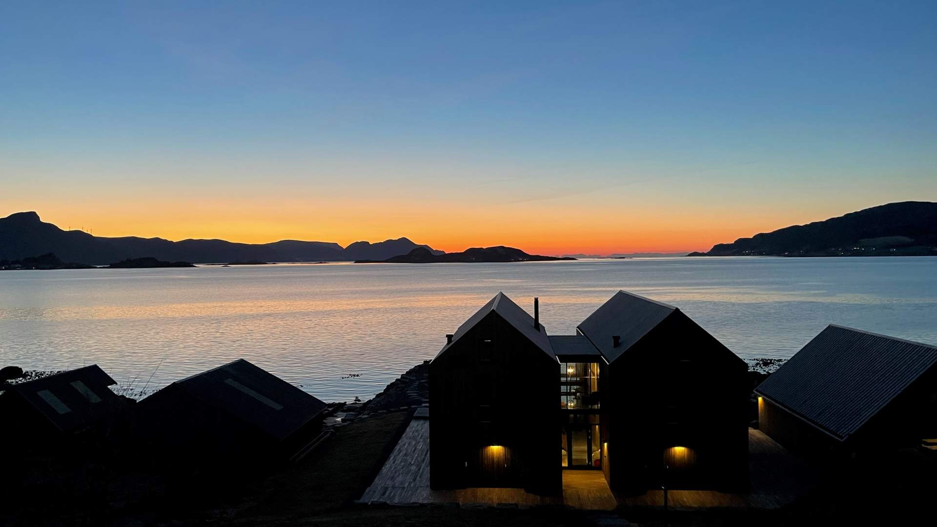 Hakallevær i solnedgang