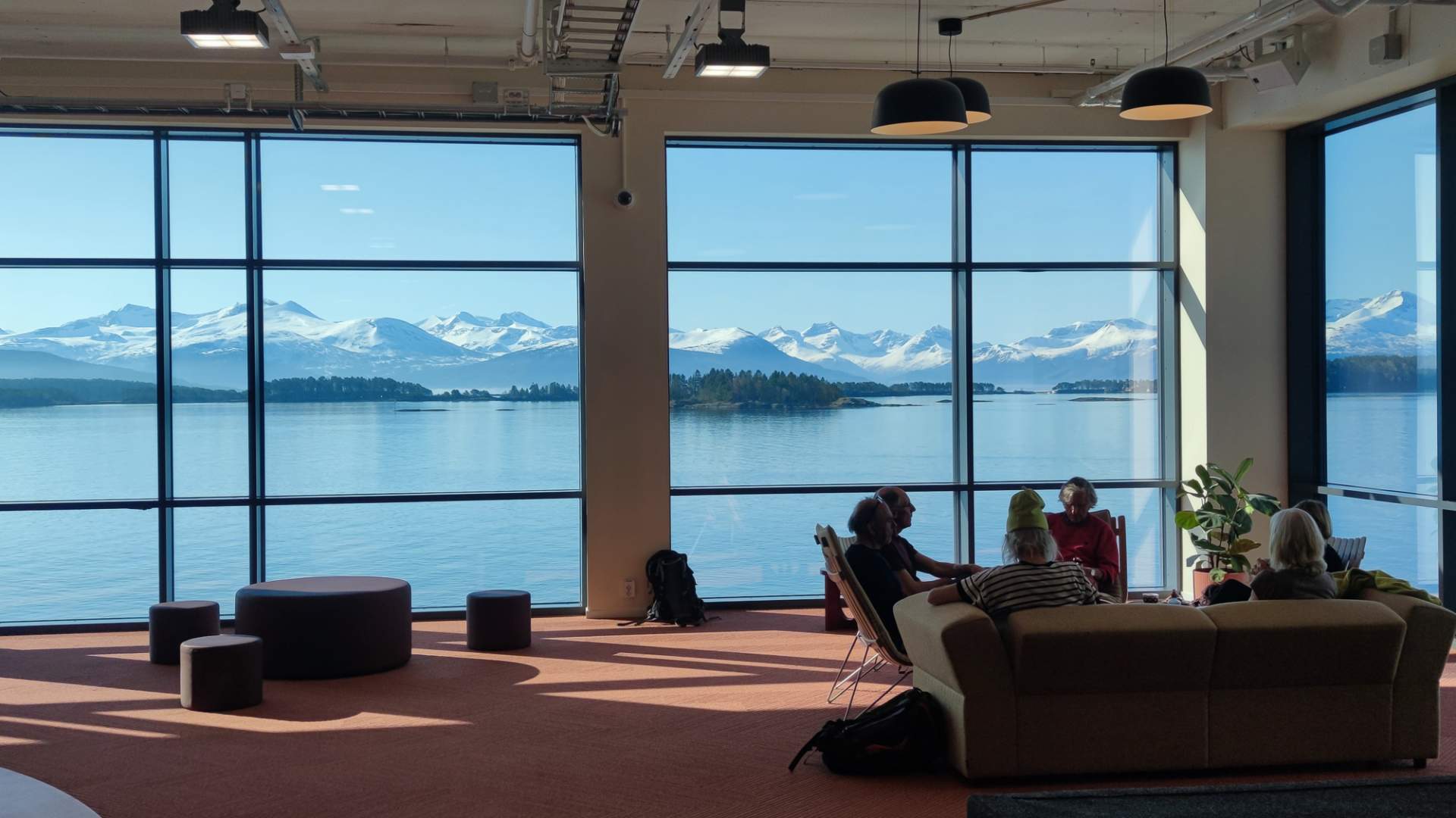 Fantastisk utsikt mot Moldepanorama fra Molde Klatresenter