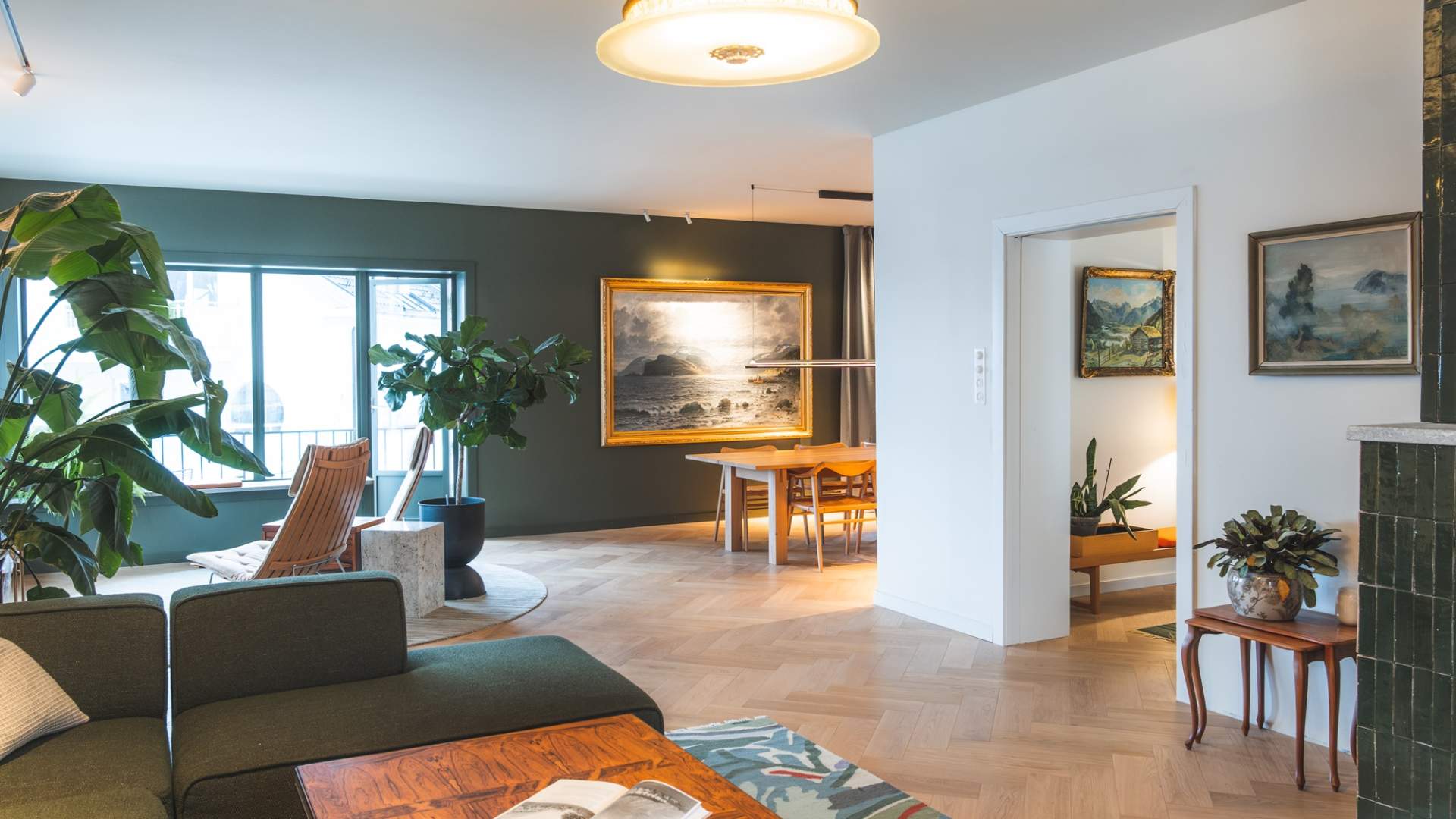 Luftig og oppholdsrom og spiseområdet