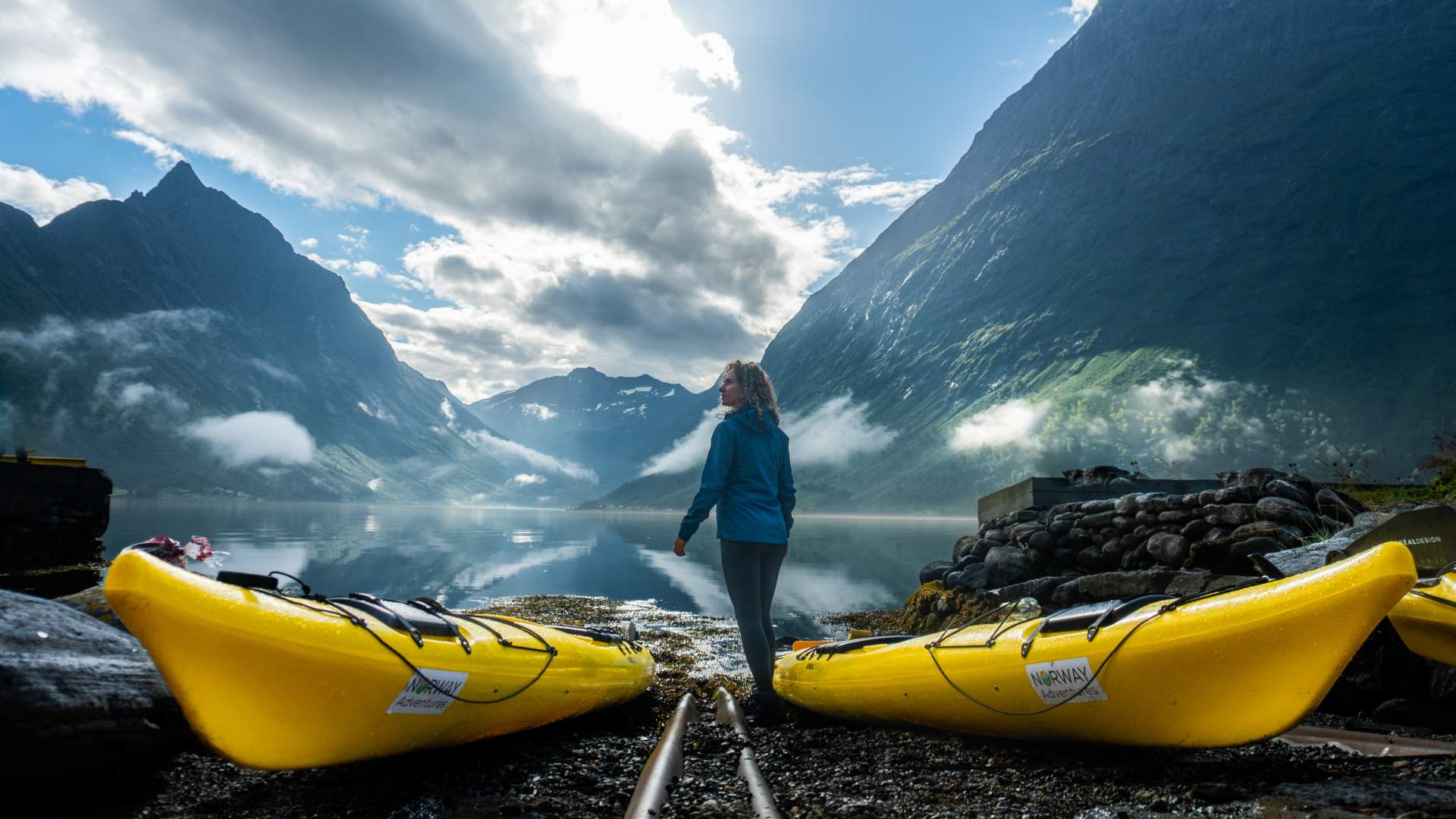 Strandhogg i Hjørundfjorden i fantastiske omgivelser.