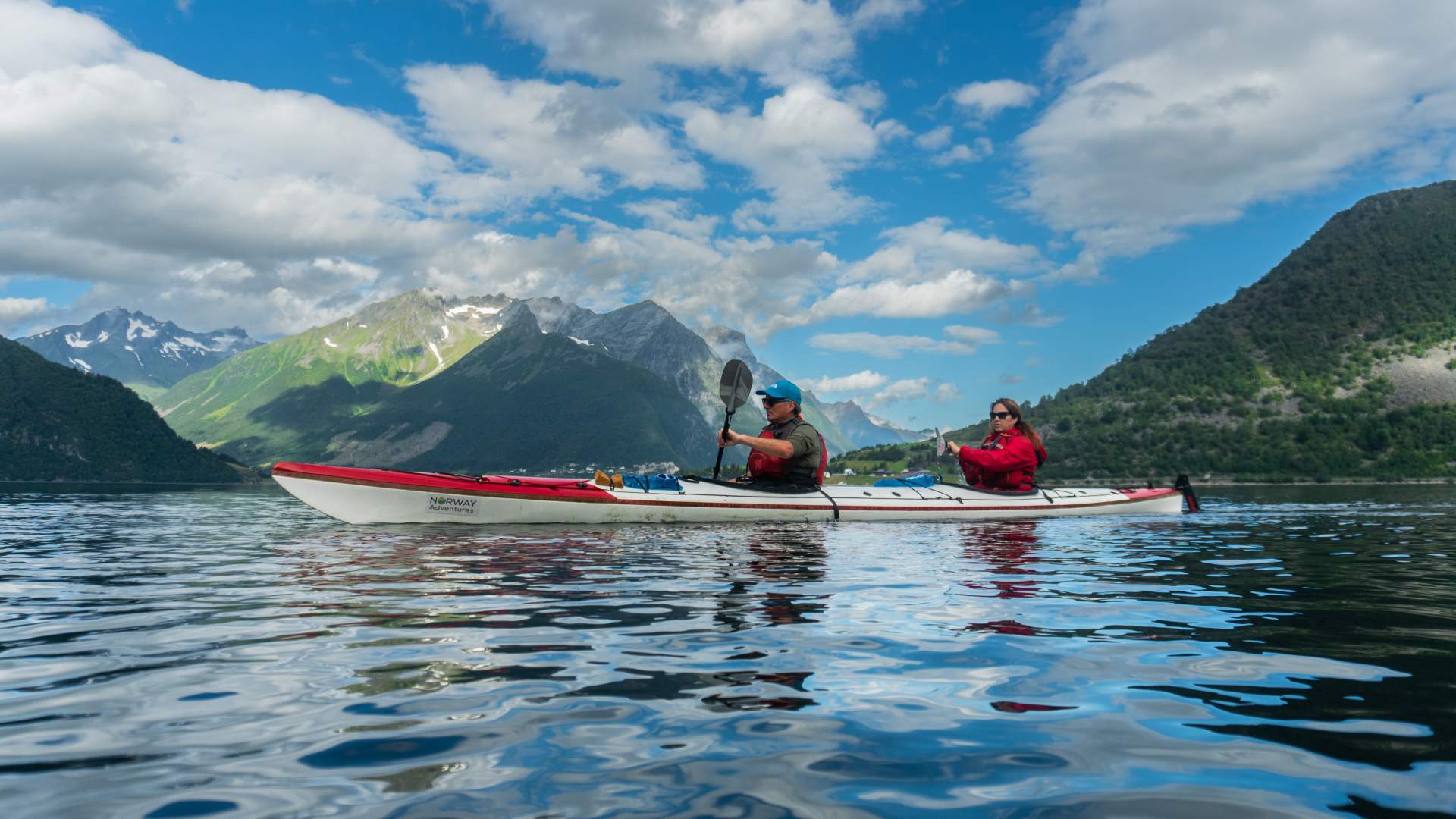 Et par på tur med Norway Adventures i Hjørundfjorden