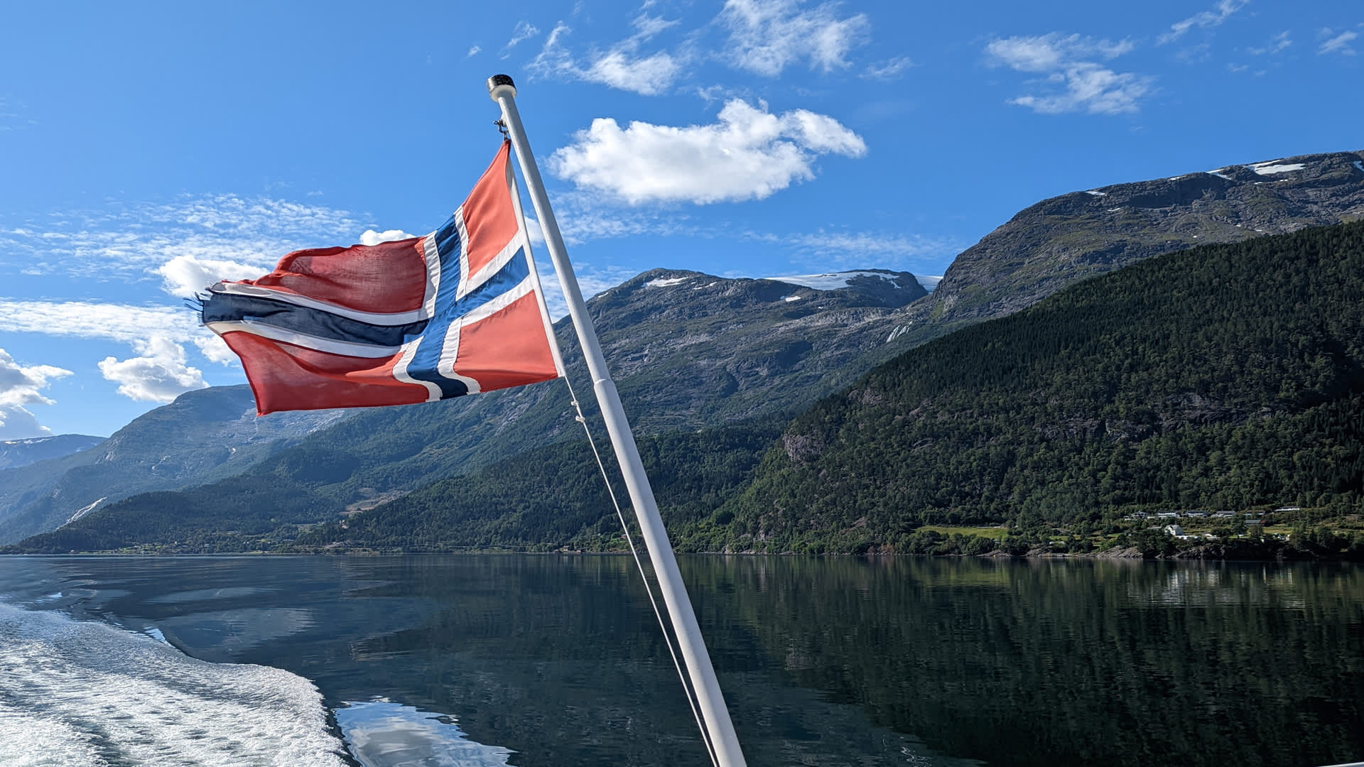 Fjordcruise til Geiranger fra Hellesylt med Cruise Service