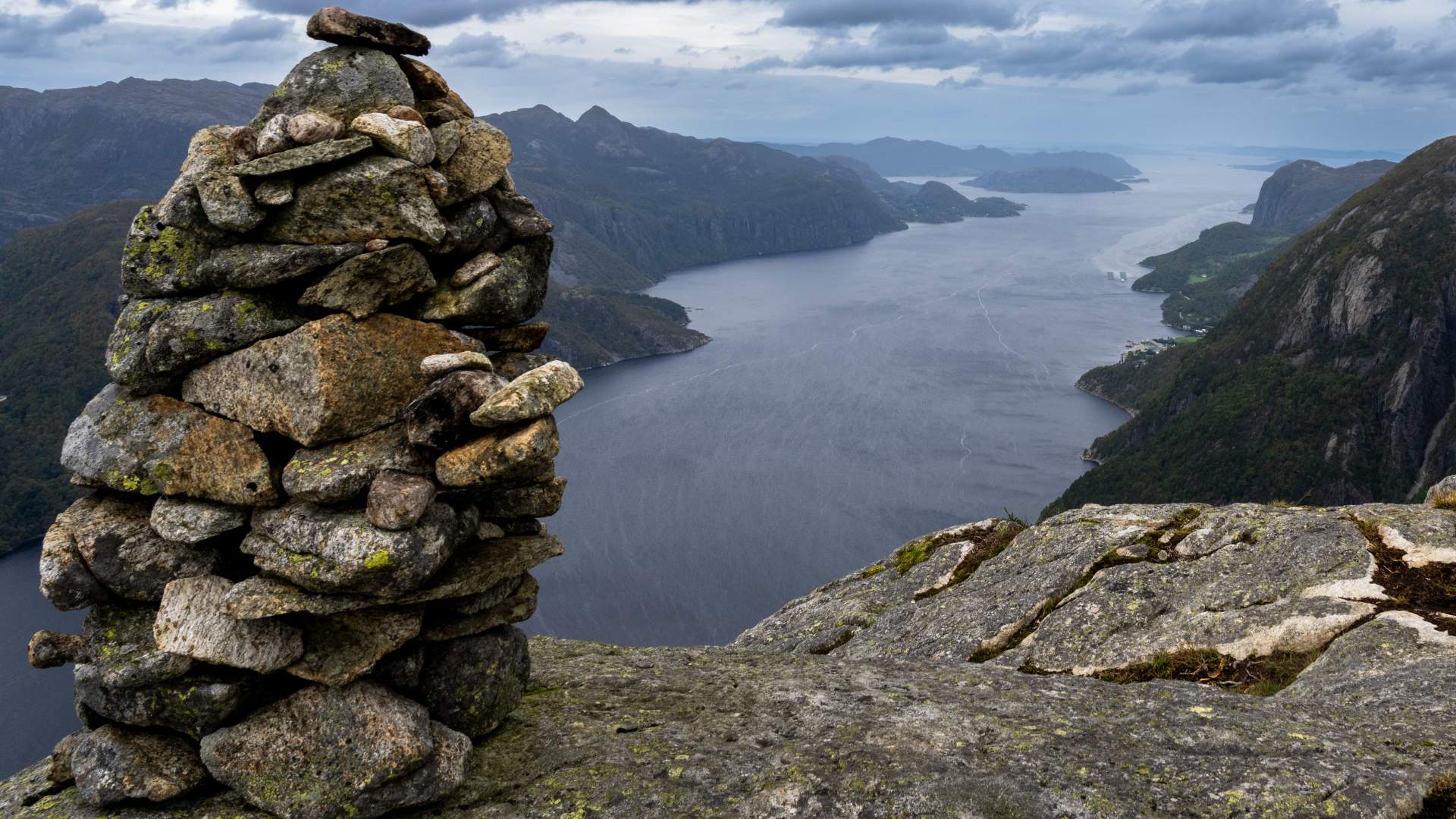 Hike to Ramnstoknuten