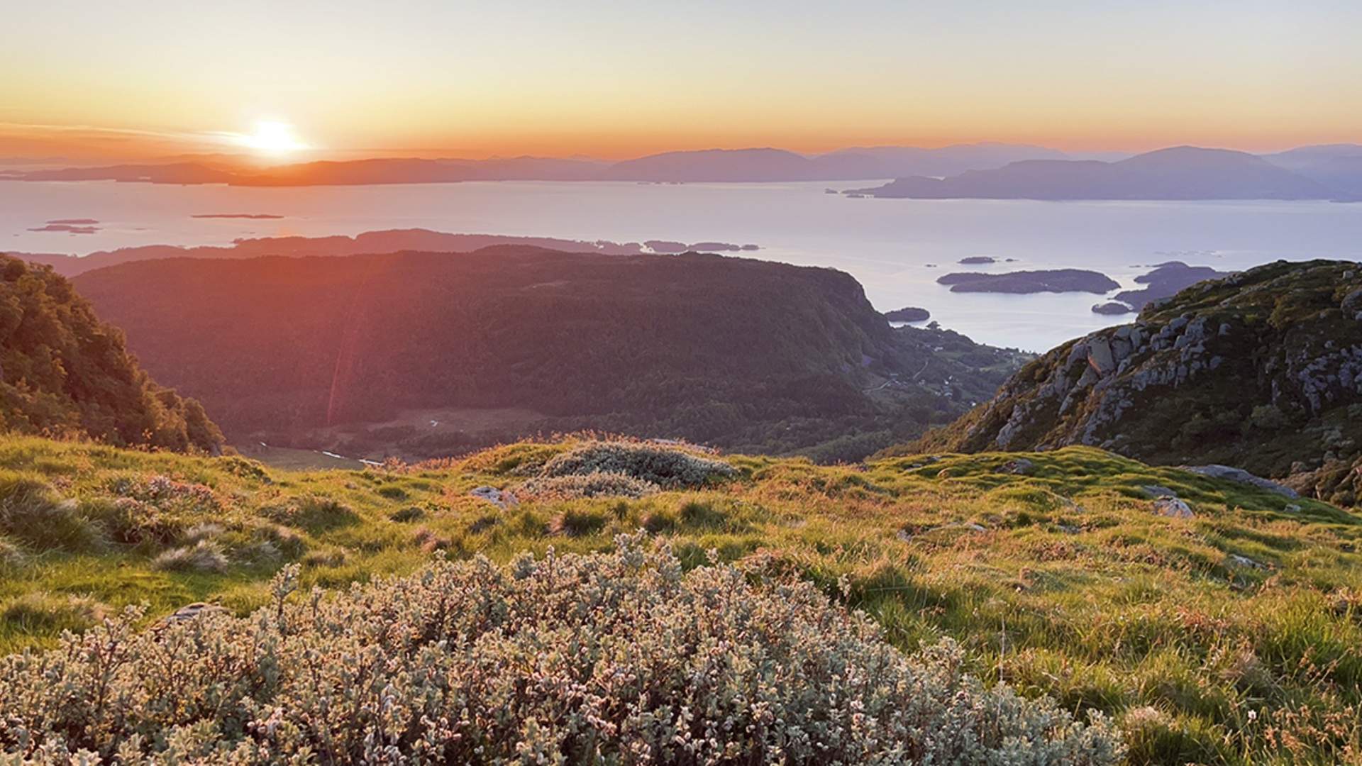 Turen opp til Tysnessåto er ei oppleving - det same er utsikten som møter deg når du når toppen!
