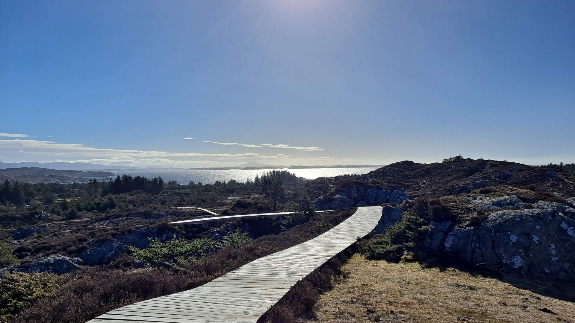 Vegen til Globen på Stolmen ligg i ope kystlandskap.