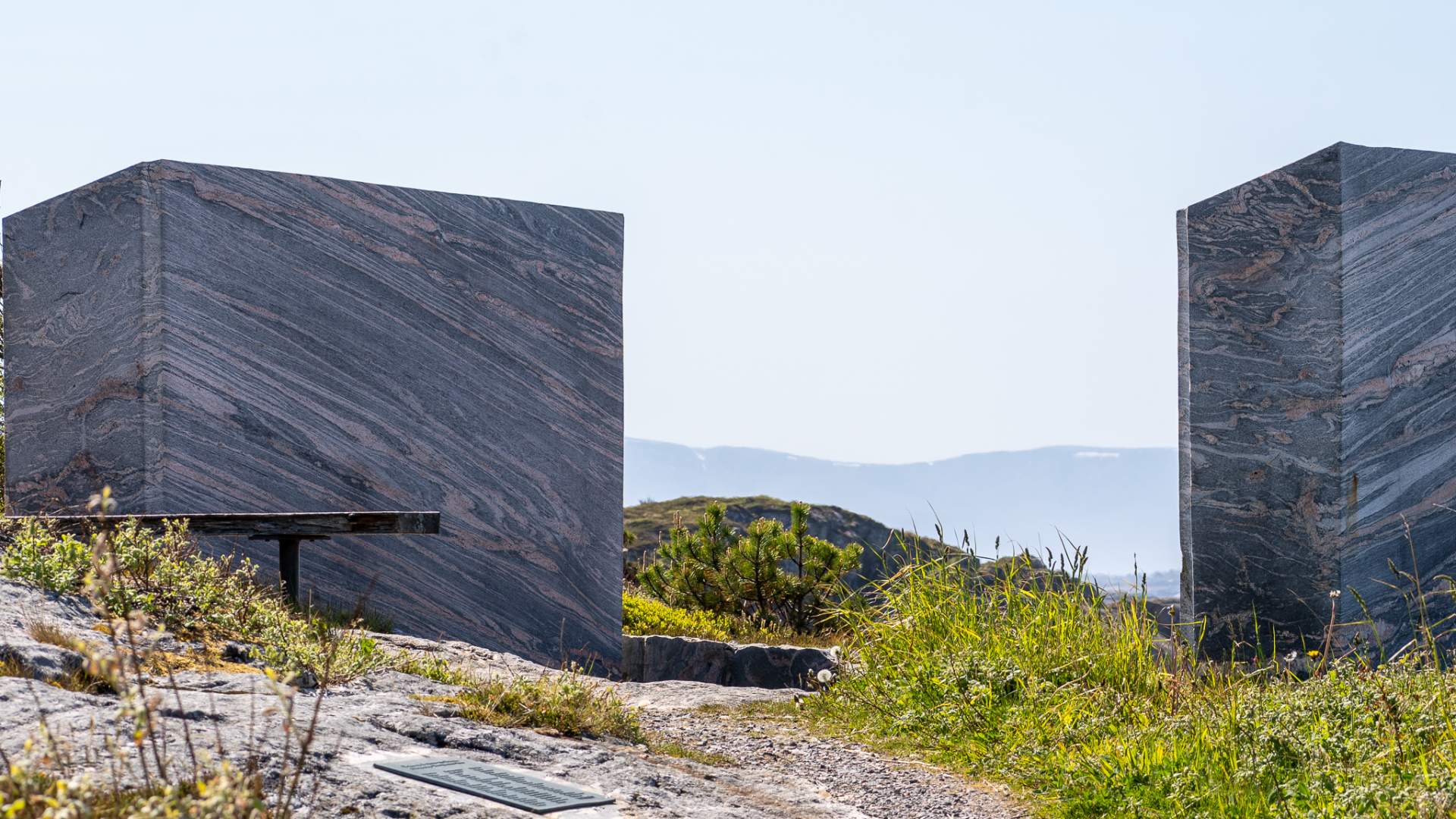 Minnesmerket "Stille rom" på Averøy