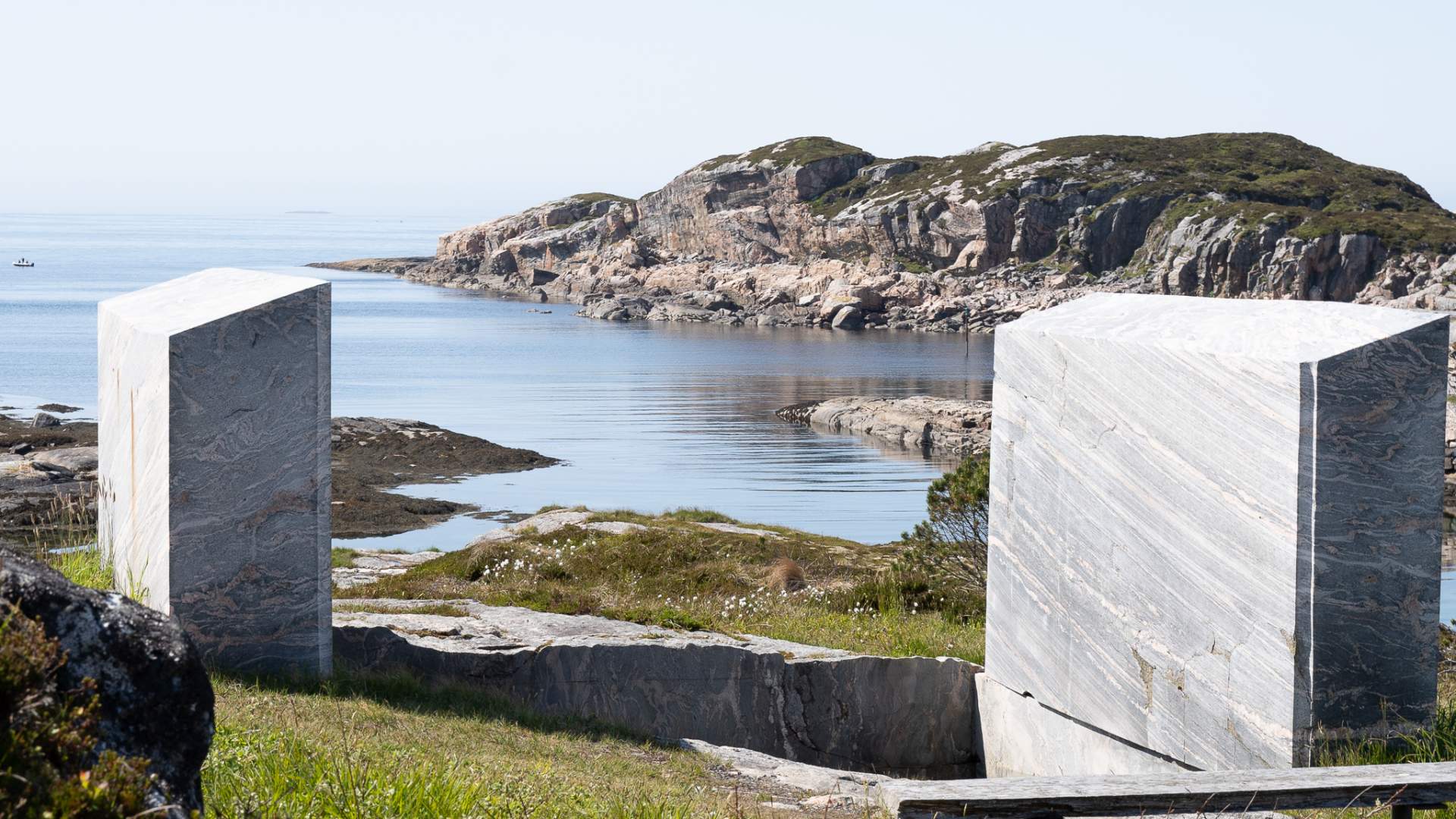 Minnesmerket "Stille rom" på Averøy