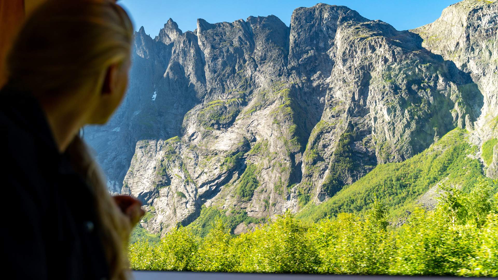 Ha kameraet klart, toget vil setter ned farten ved de viktigste landemerkene»