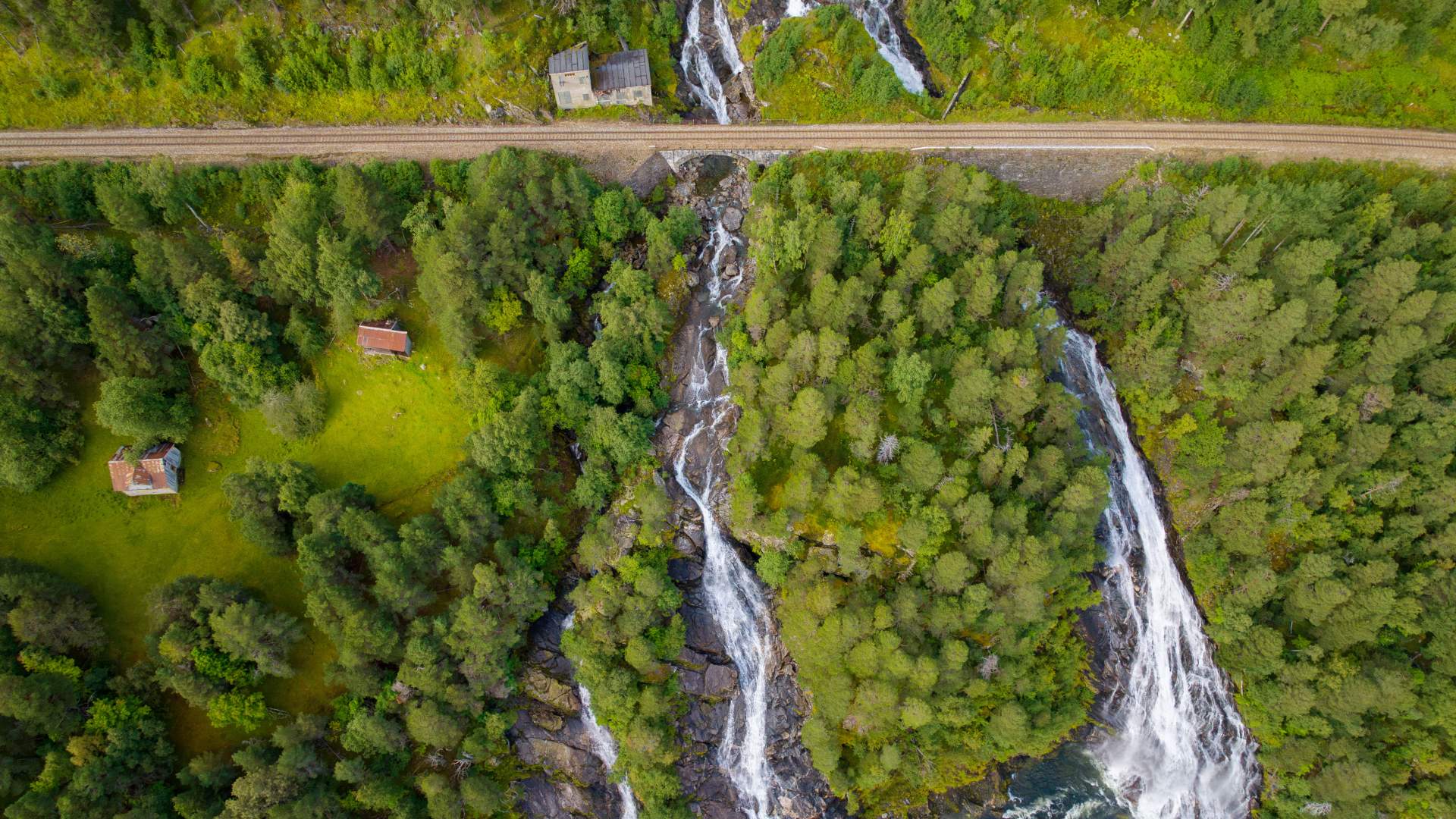 Romsdalsgondolen frakter deg til toppen av fjellet Nesaksla, 708 meter over havet.