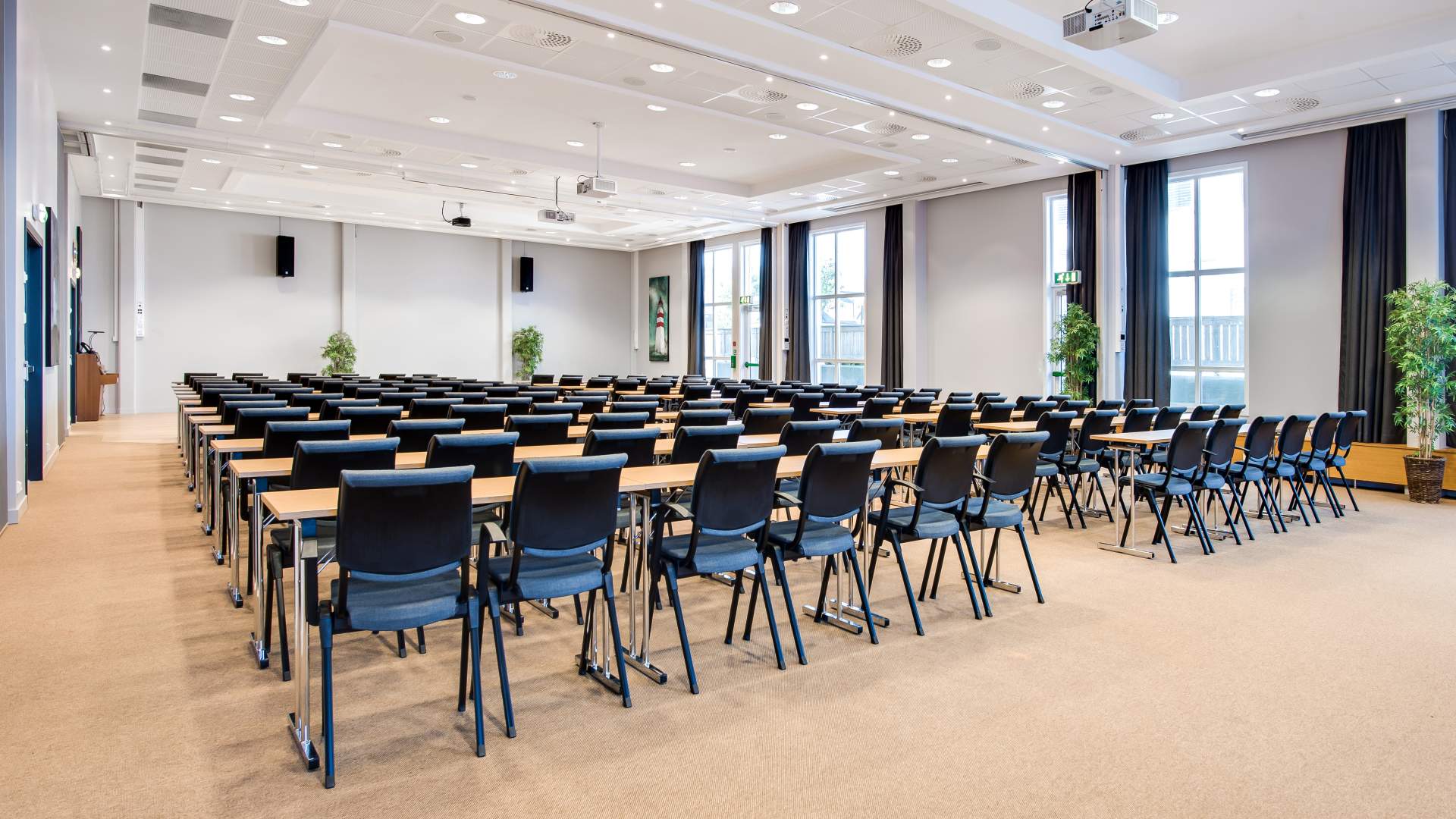 Lyse og lette møtefasiliteter i hotellets konferanseavdeling.