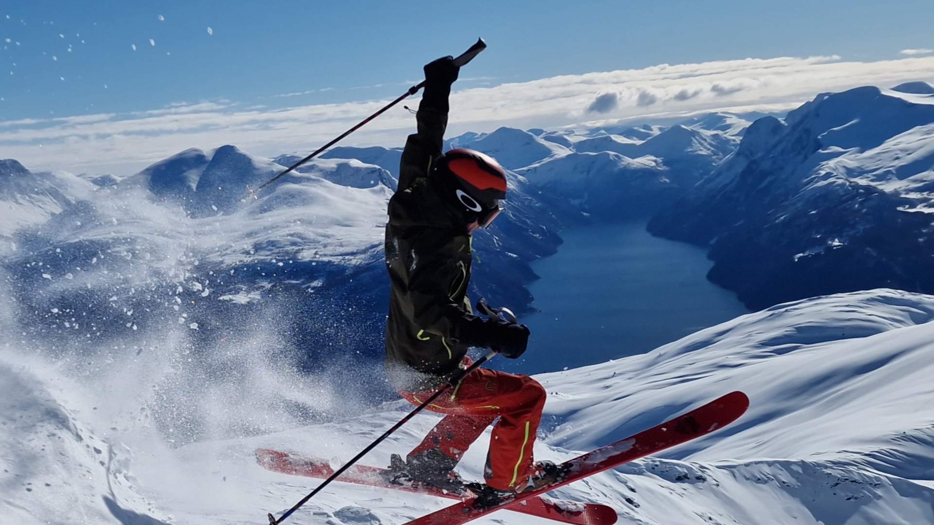 Et skihopp med fjordutsikt.