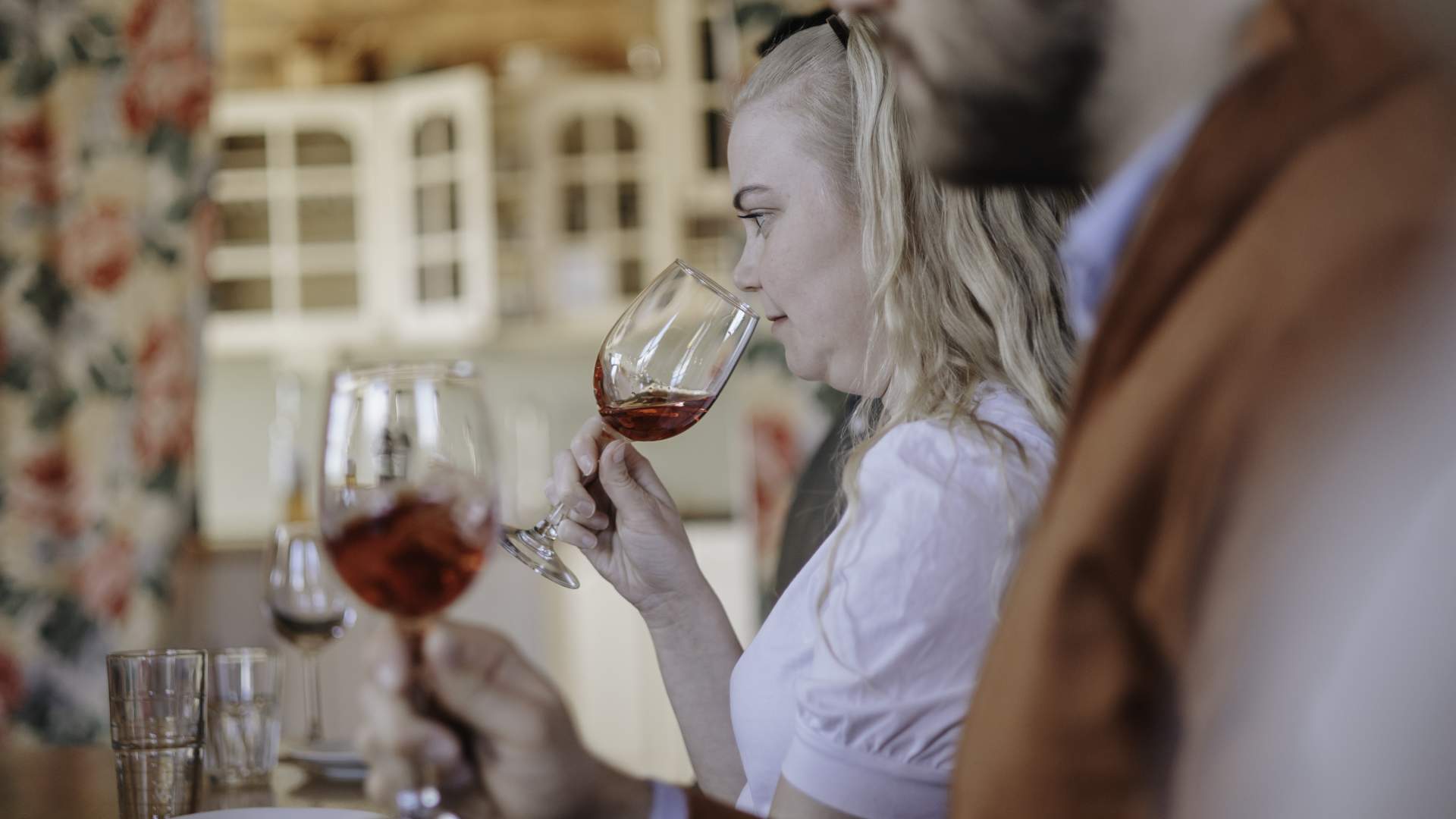 Opplev Vestavin: Omvising og vinsmaking på Vingarden på Jølst