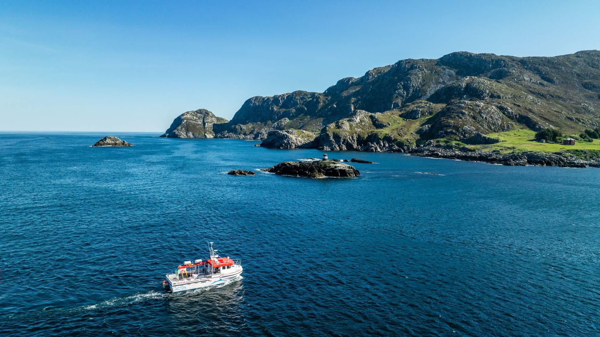 Flotte omgivelser å fiske i på kysten av Sunnmøre - Størjefiske.