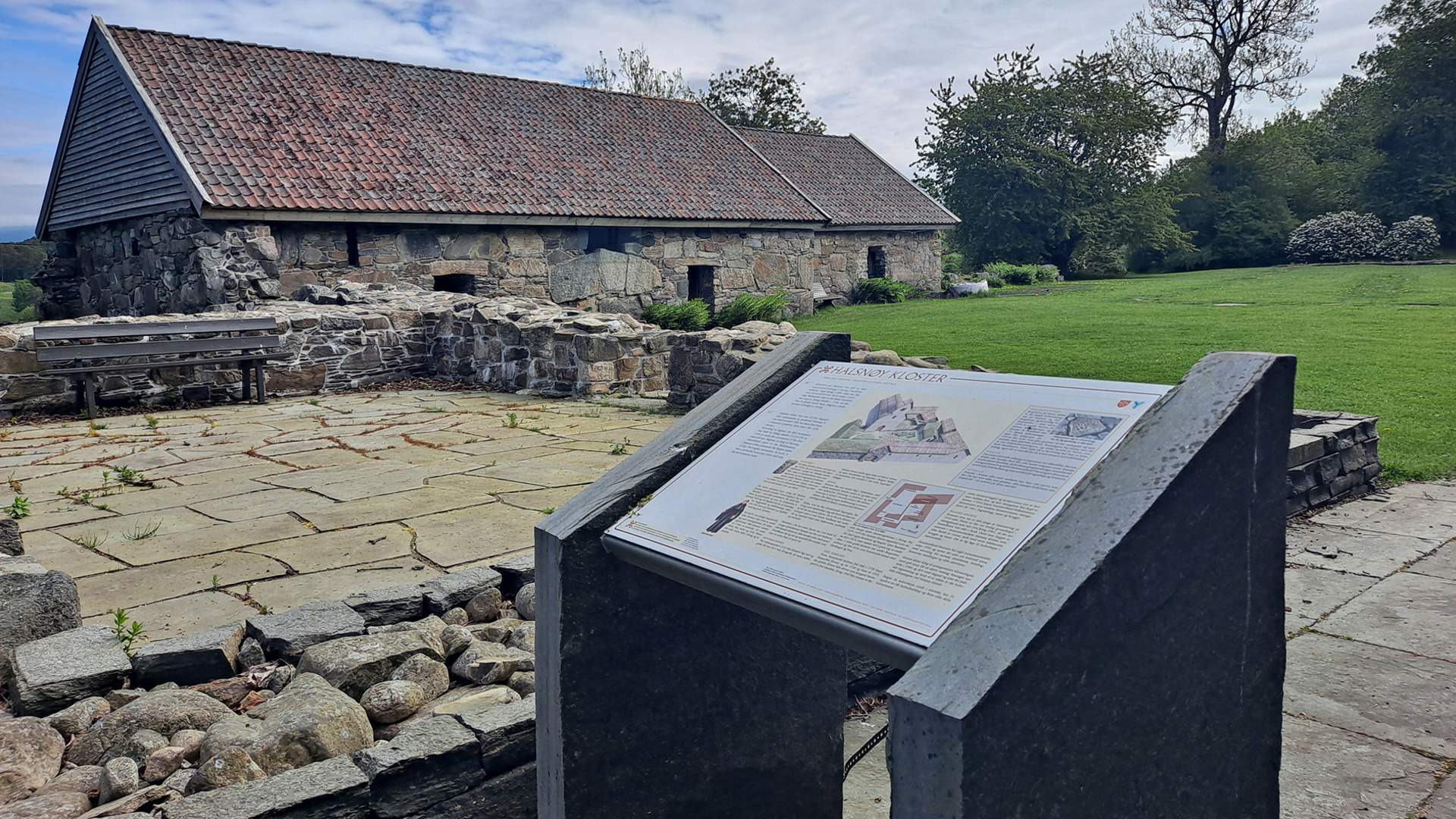 Informasjonstavle ved Halsnøy kloster