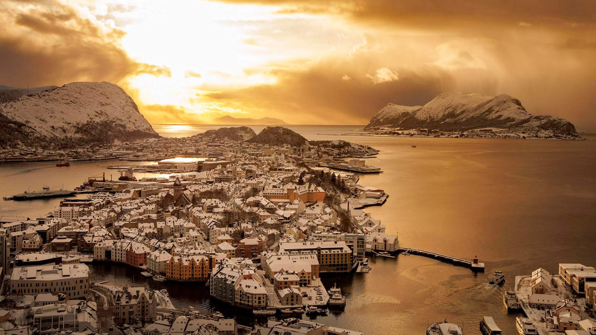 Golden sky, snowy tranquility.