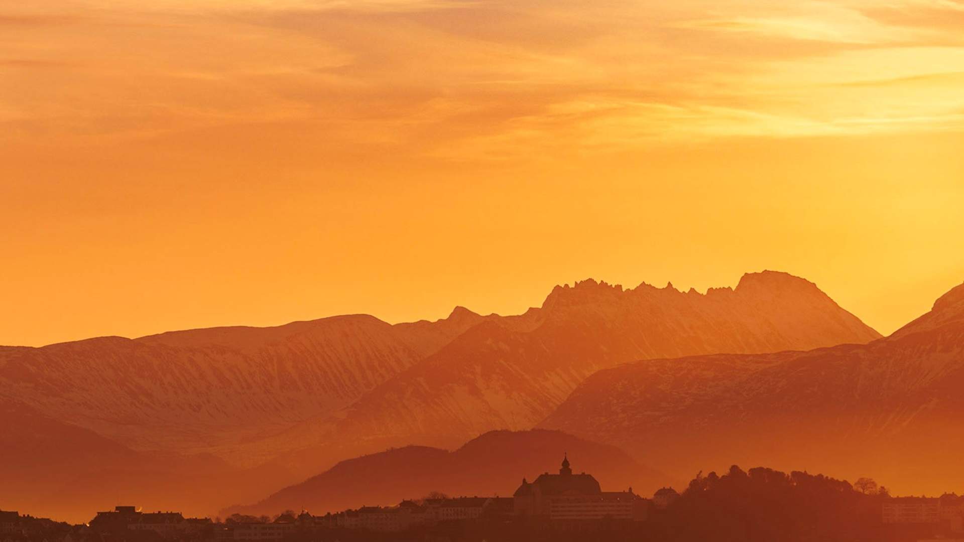 Ålesund and the Sunnmøre Alps. Scene from the movie.
