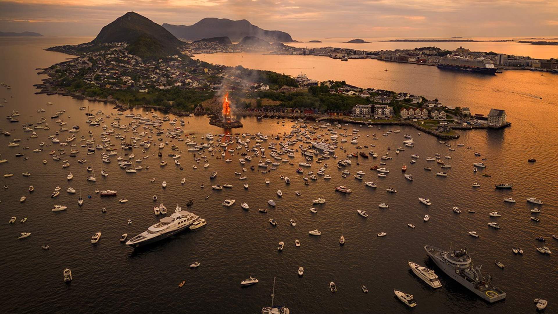 Midsummer celebration i Ålesund. Scene from the movie.