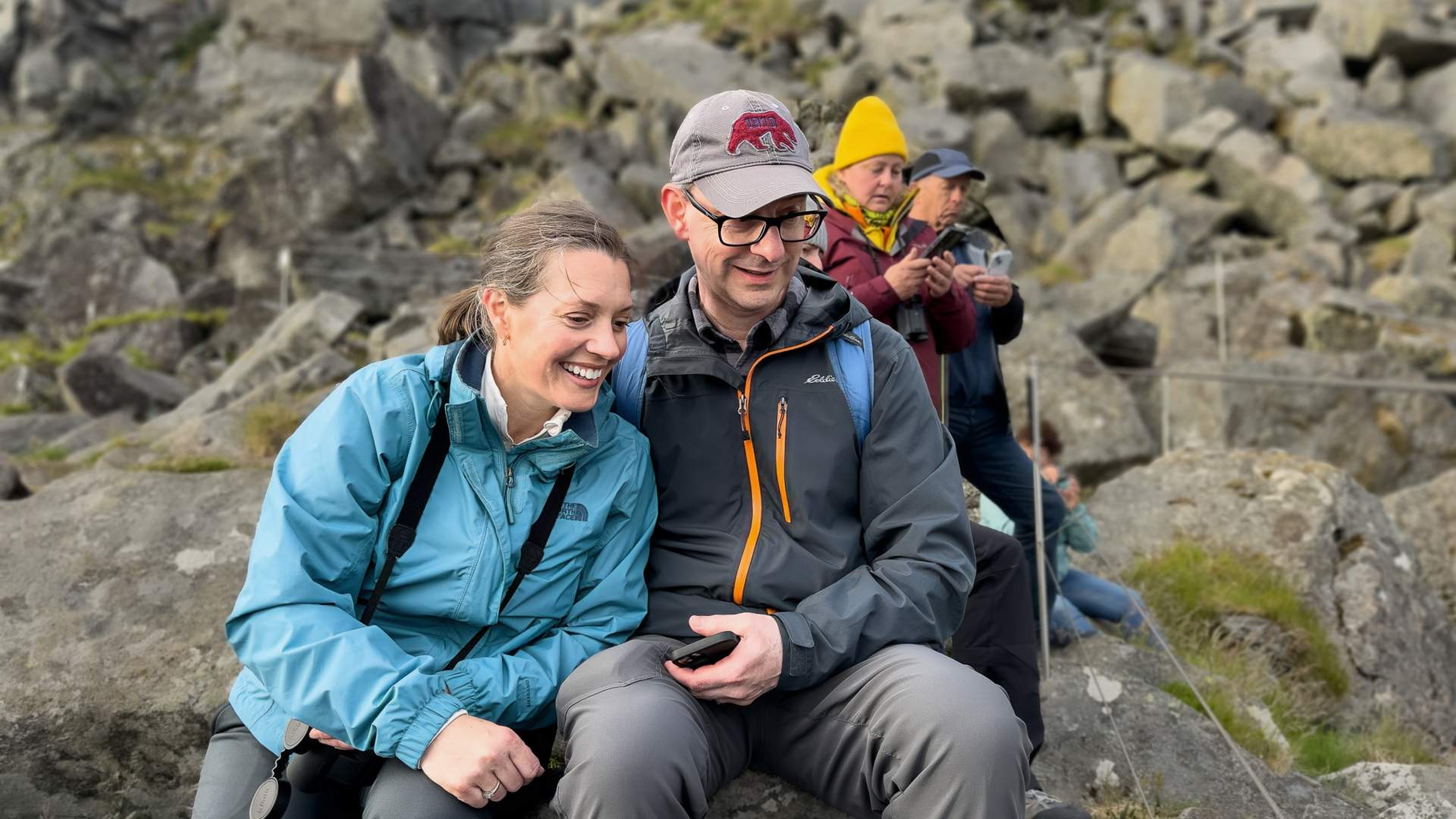 Fuglekikking i lundeura på Runde.