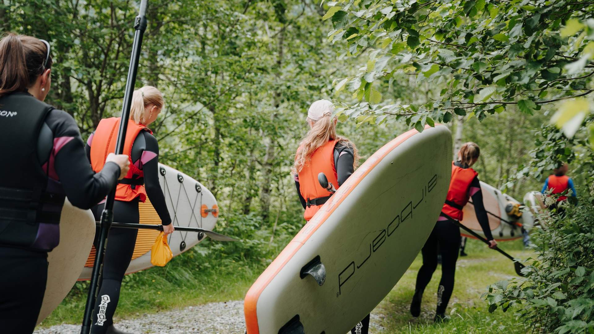 3-timers brettpadling (SUP) med guide på elven Istra i Romsdalen