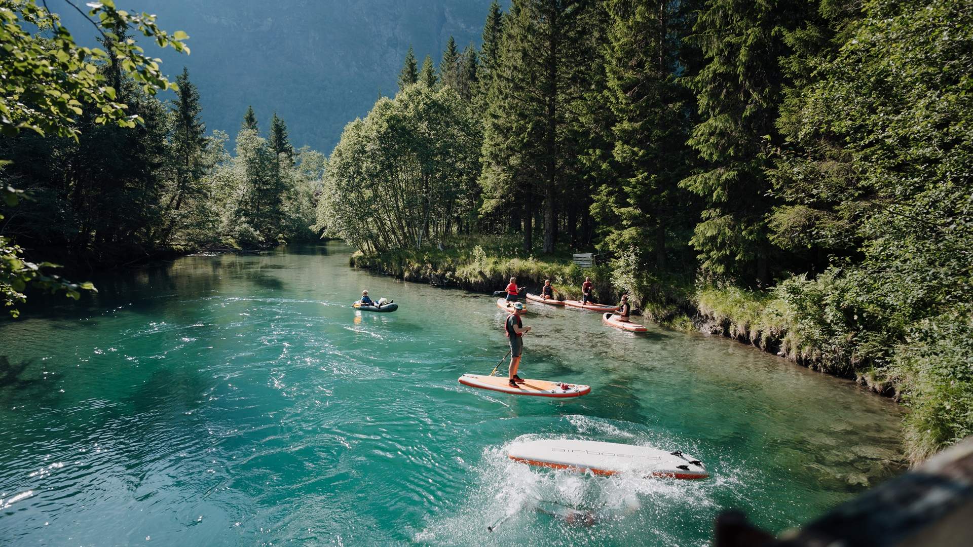 3-timers brettpadling (SUP) med guide på elven Istra i Romsdalen