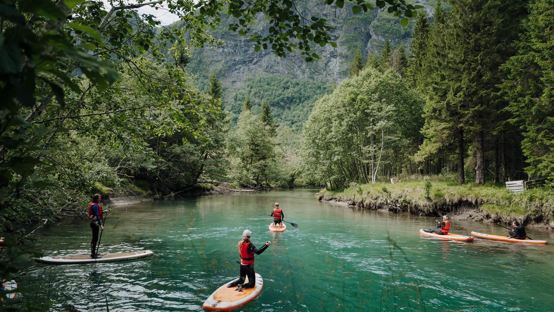 3-timers brettpadling (SUP) med guide på elven Istra i Romsdalen