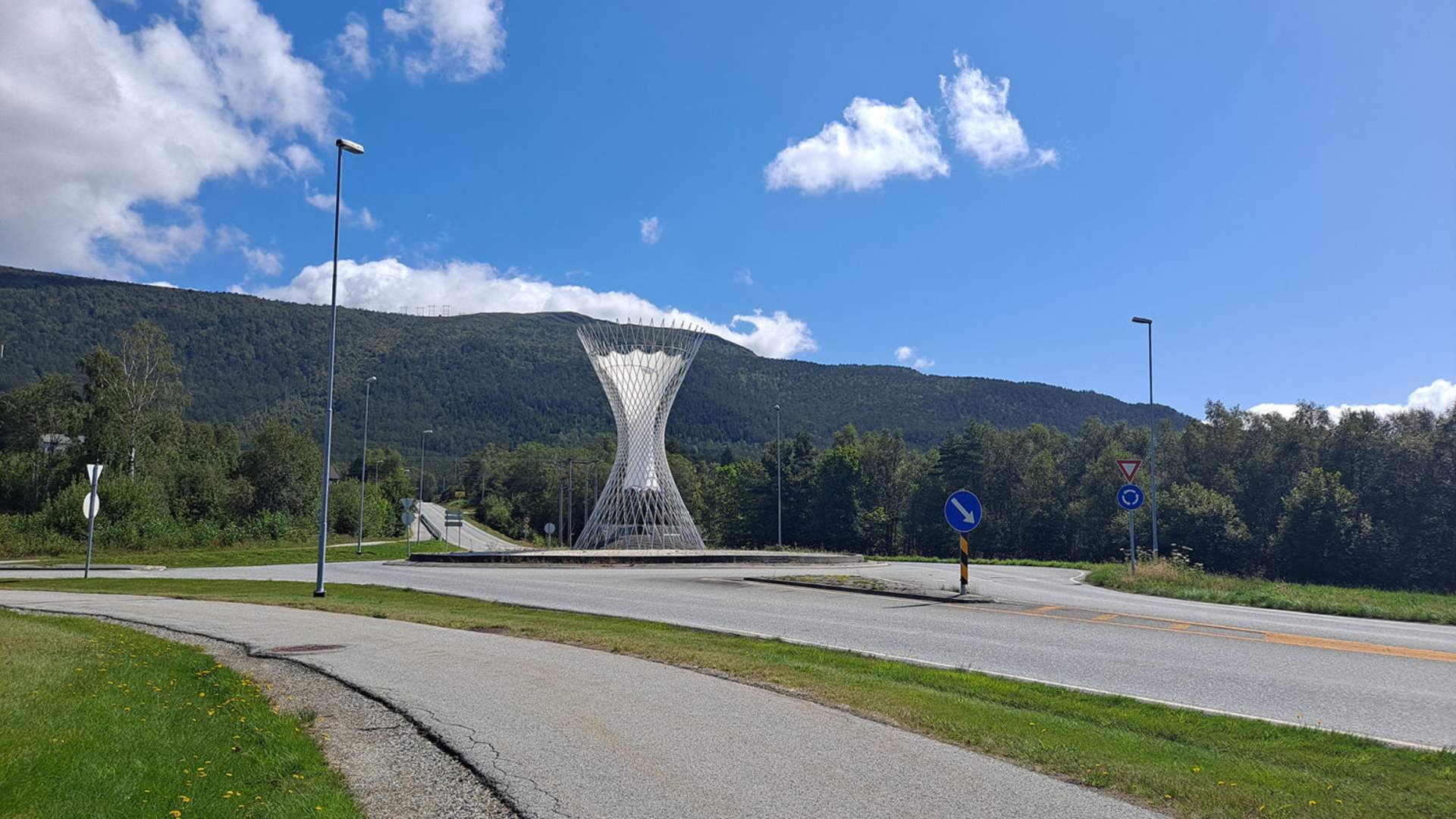 Flotte fjell i bakgrunnen - like ved Opsangervatnet på Husnes