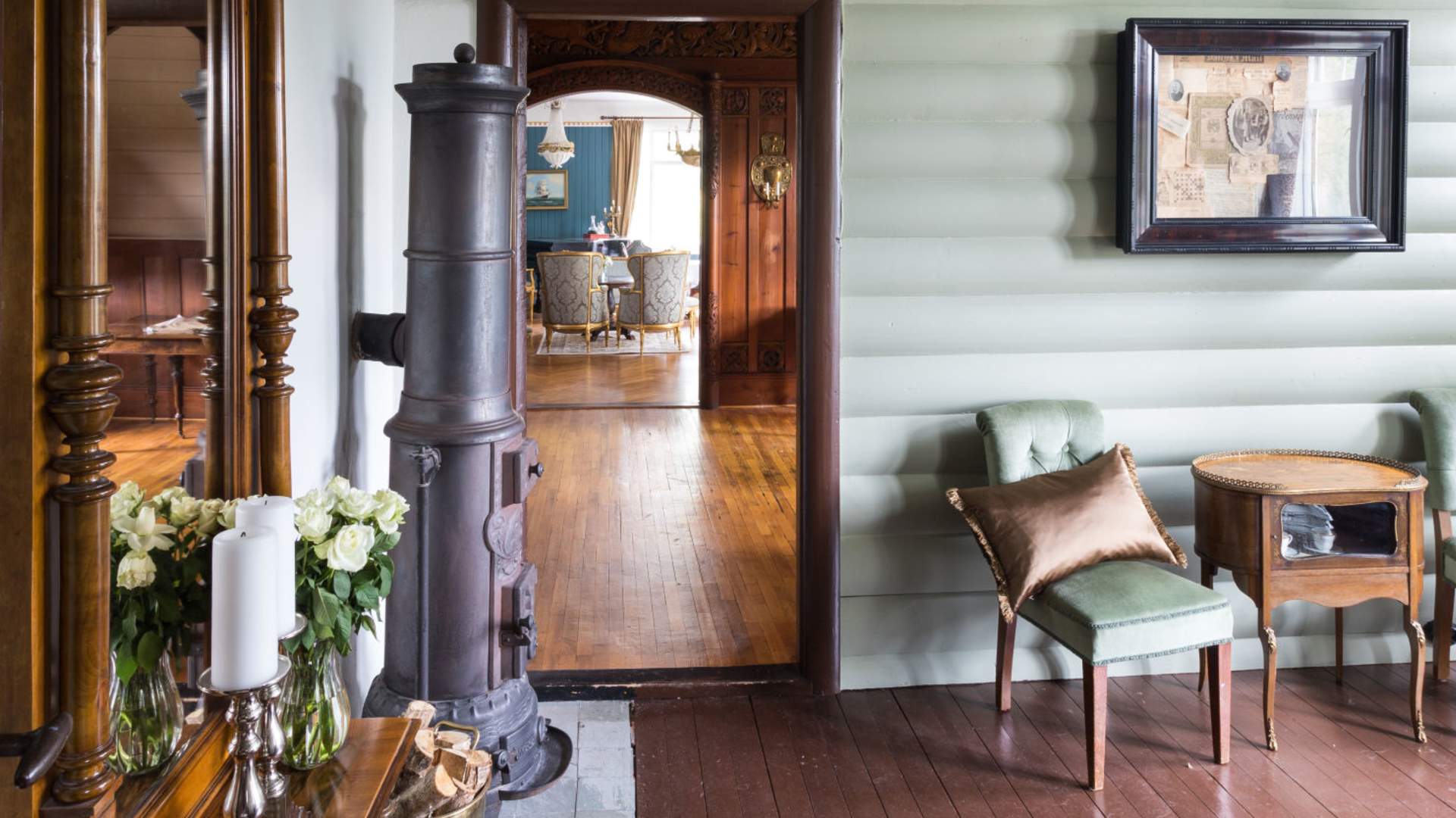 Stue og fellesrom hos Jervell Gjestehus.