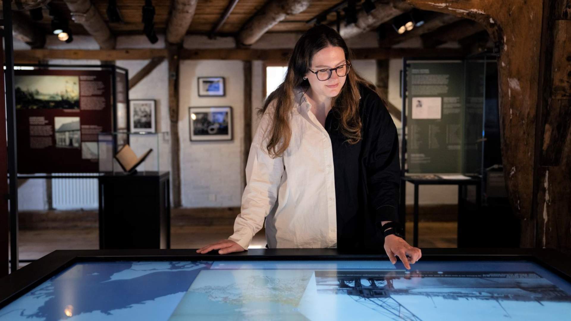 Ser på utstillinger på Stavanger maritime museum
