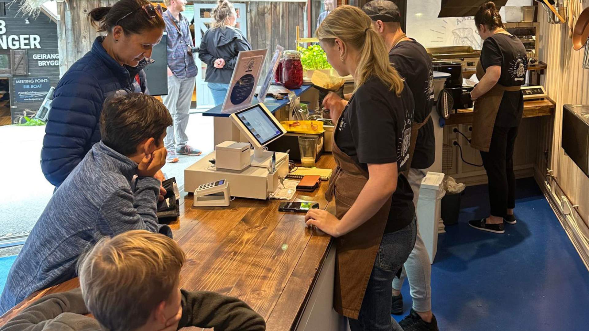 Her får du servert Geirangers bete fiskekake.