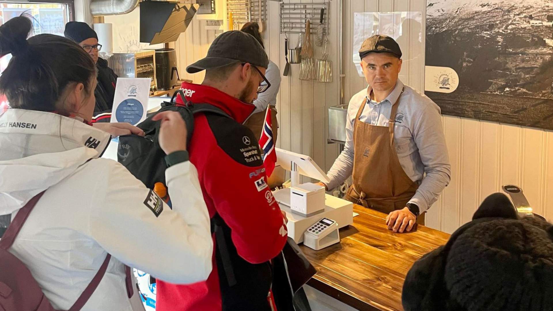 Inne hos Fiskekaka i Geiranger.