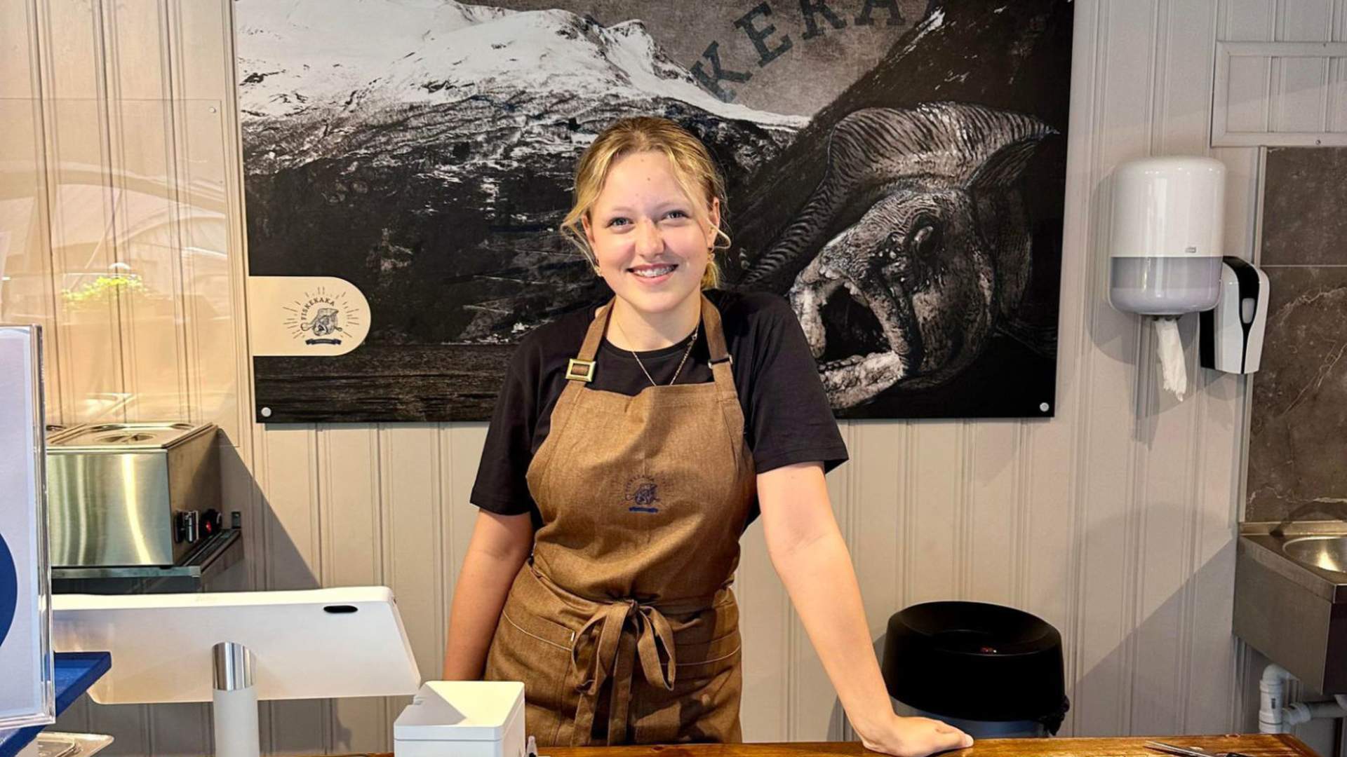 Hyggelig personale venter på å servere deg.