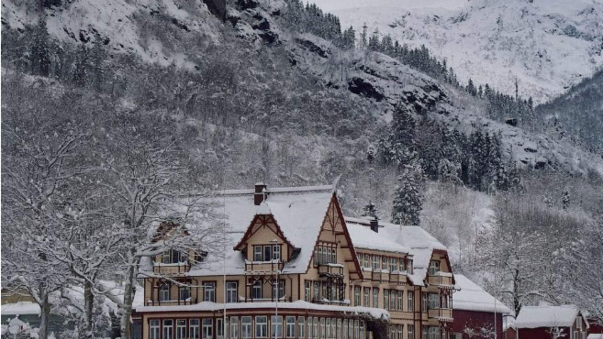 Hotel Union øye i vinterdrakt.