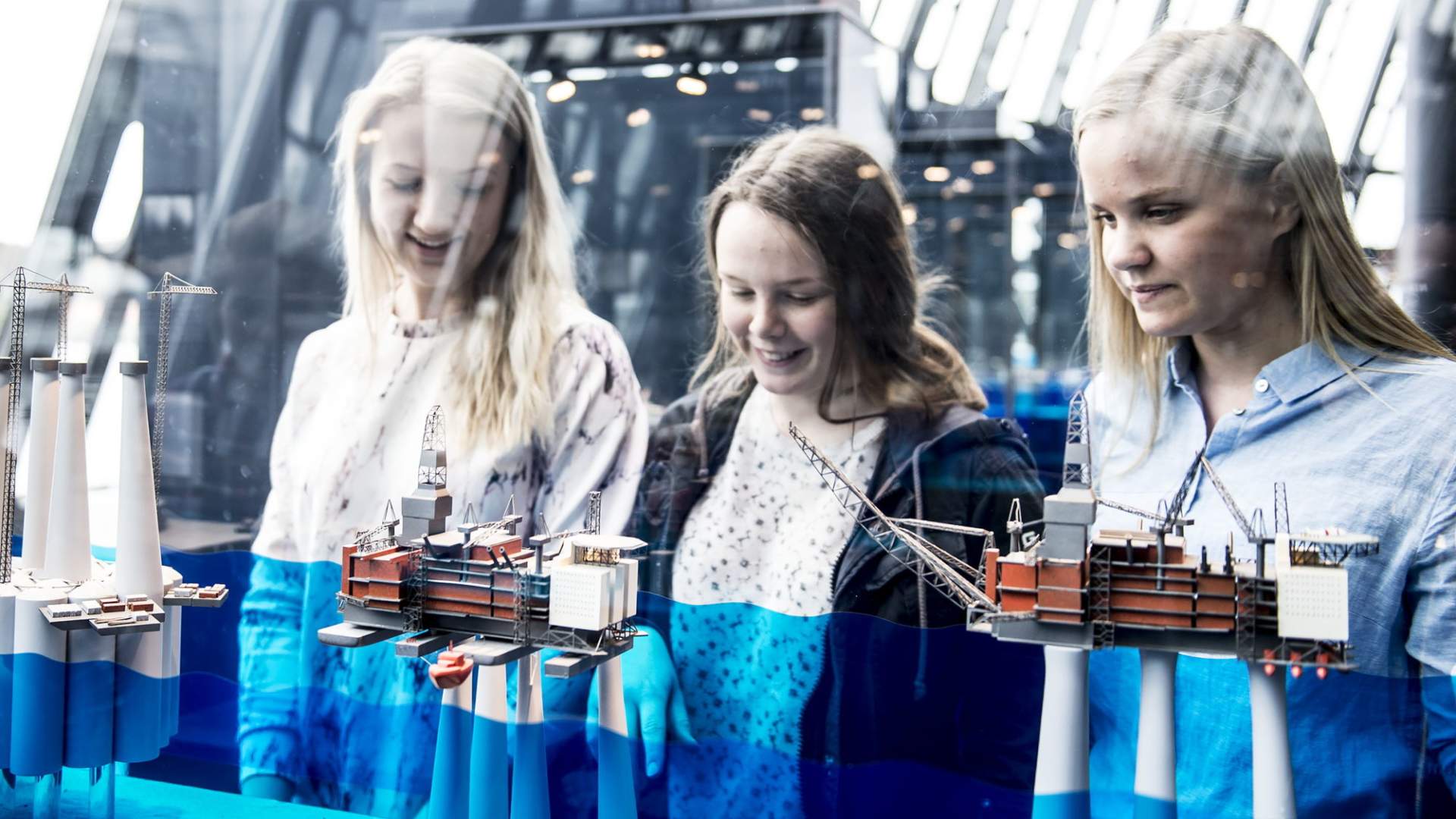 Elever på oljemuseet.