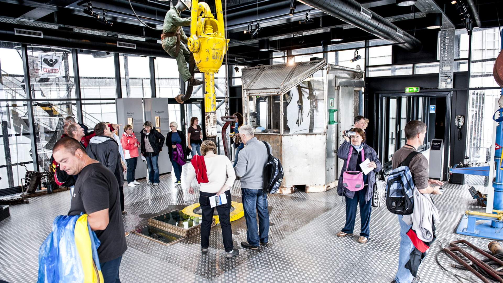 Besøkende på museet