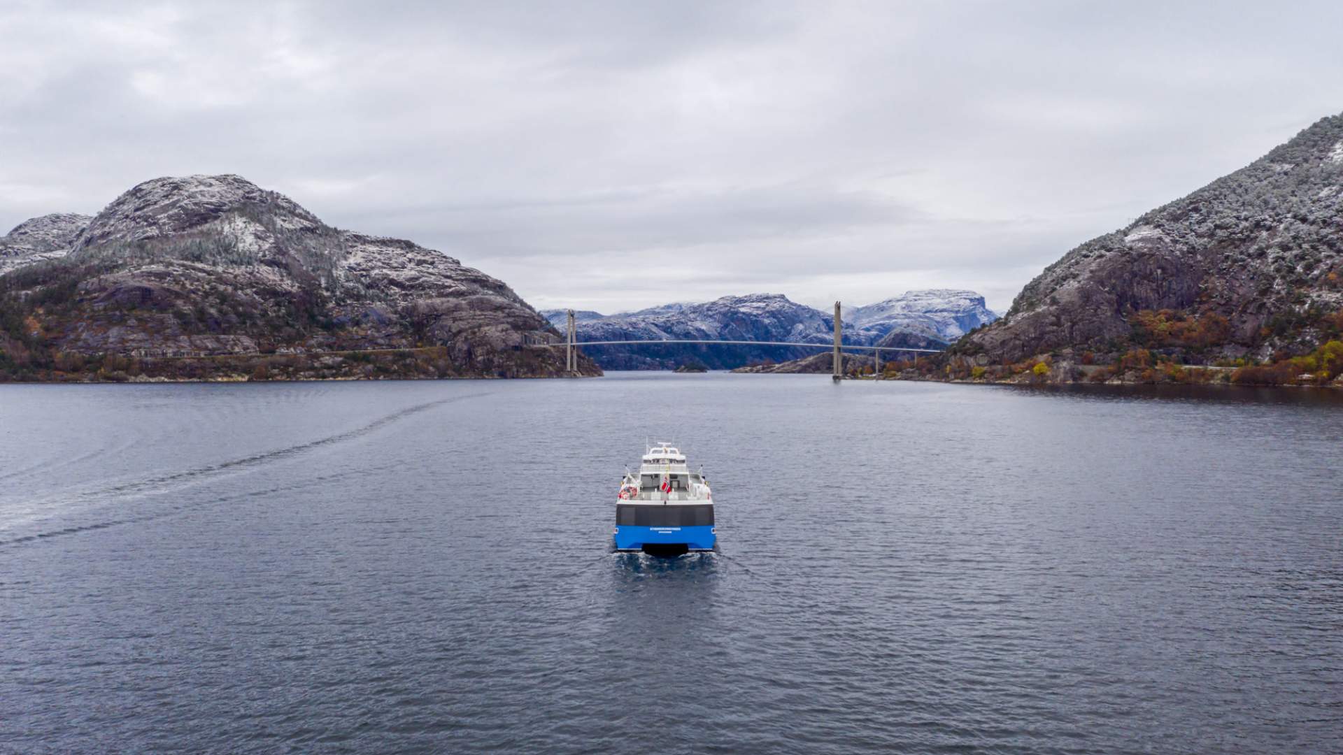 Vintereventyr - fjordcruise og guidet fottur til Preikestolen