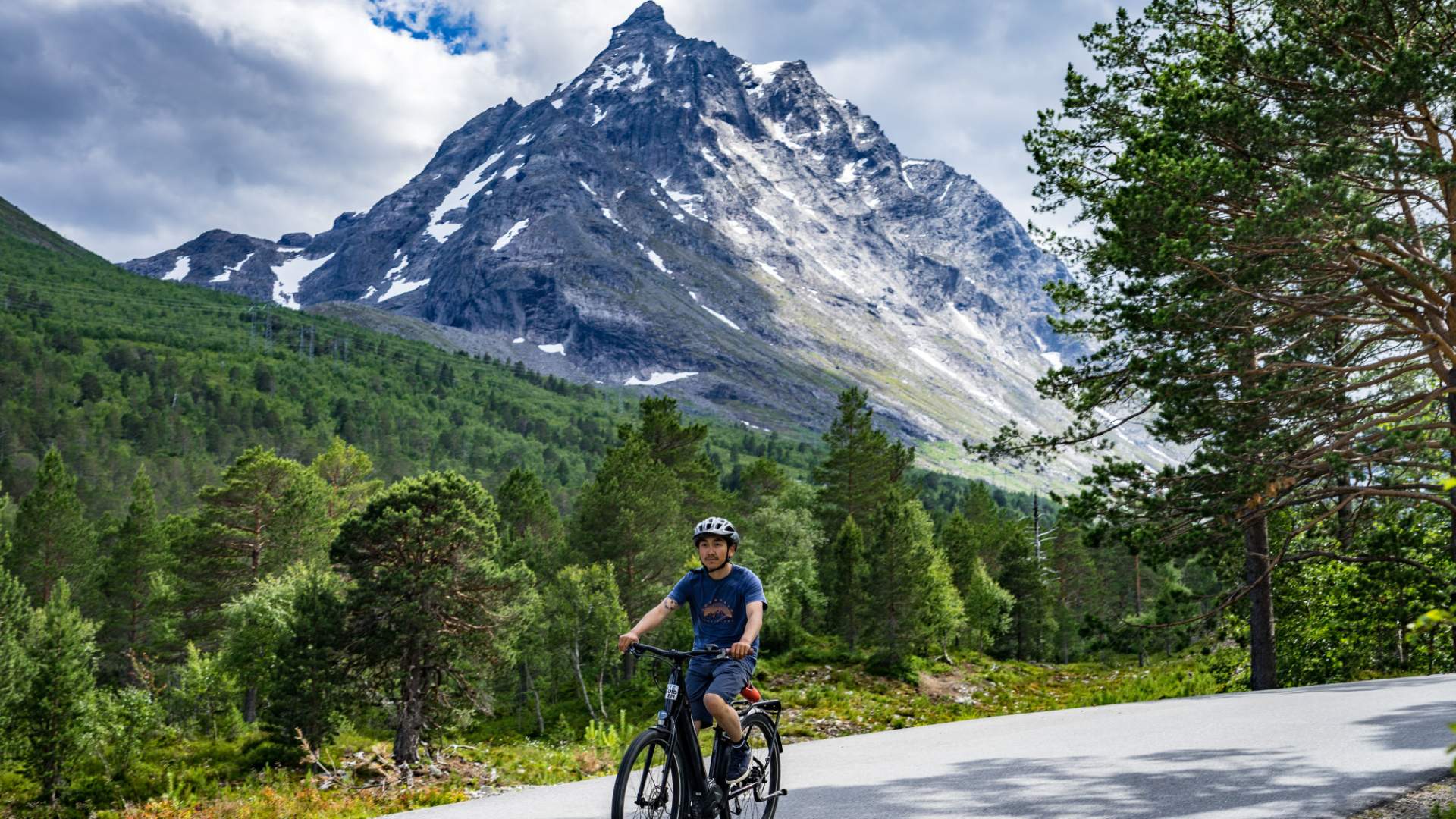 E-Bike und Bergwanderung in Åndalsnes mit Uteguiden