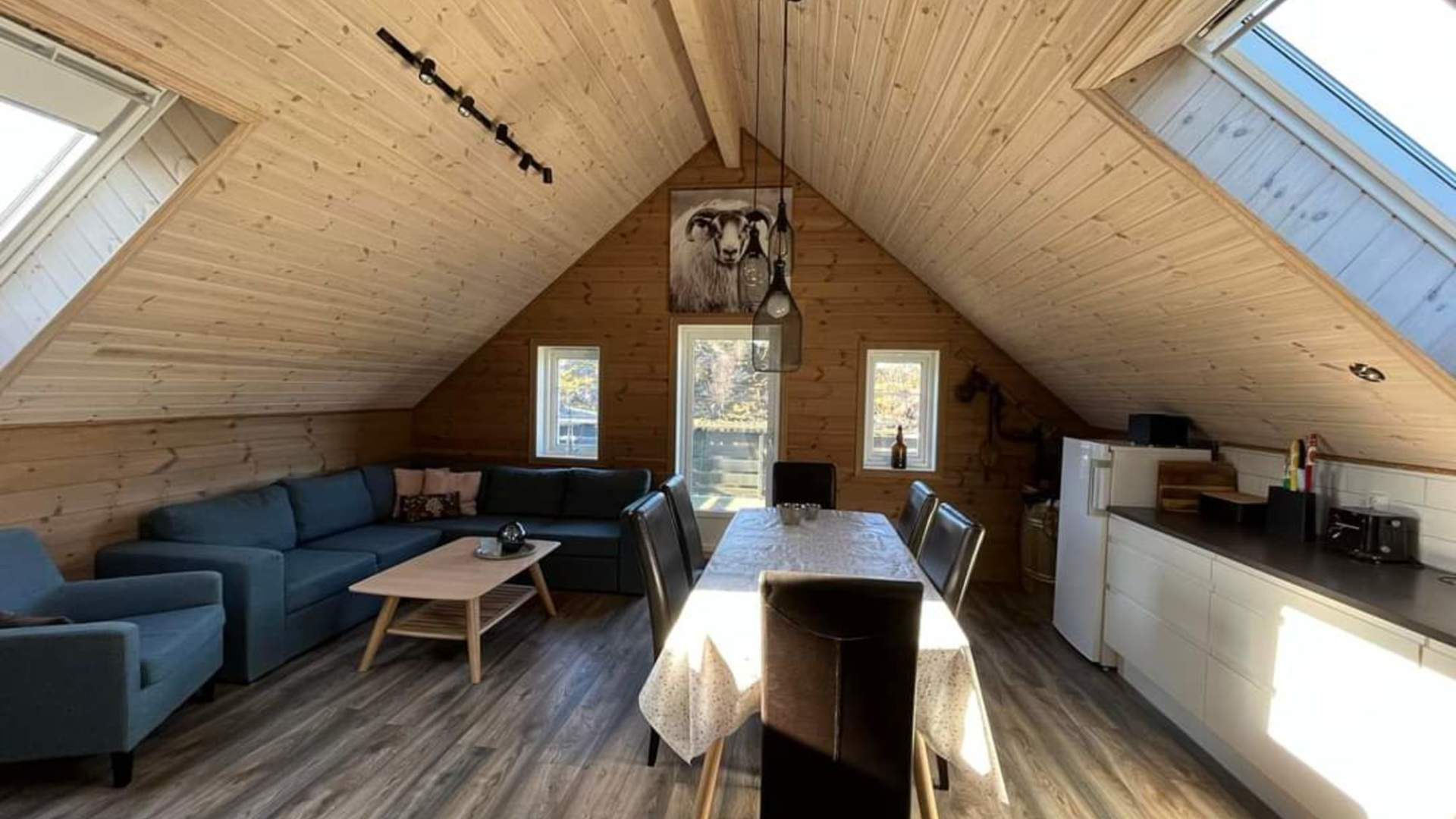 Lindås gard og hytteutleige