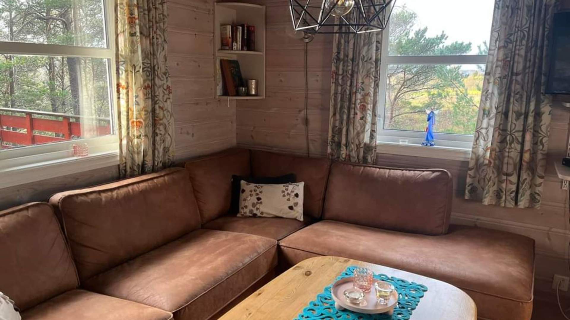 Lindås gard og hytteutleige