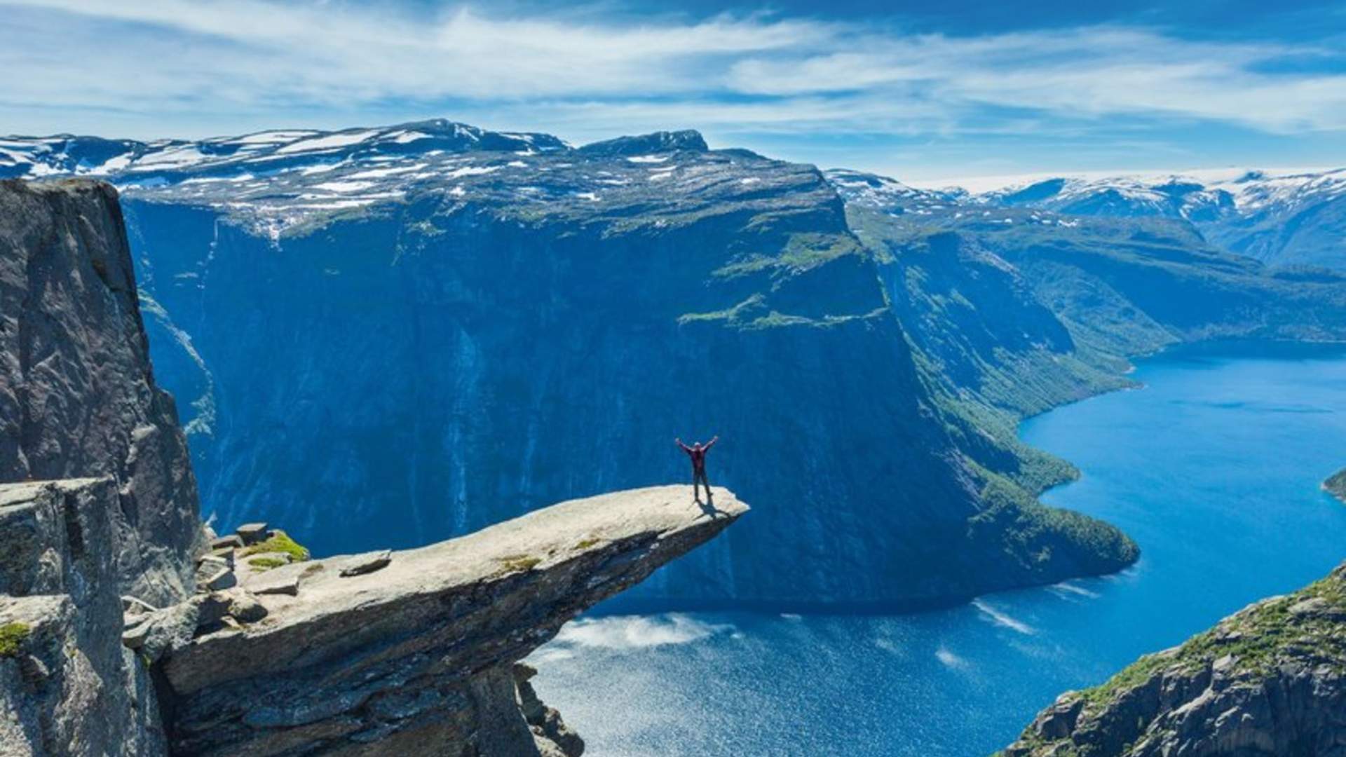 hike to trolltunga