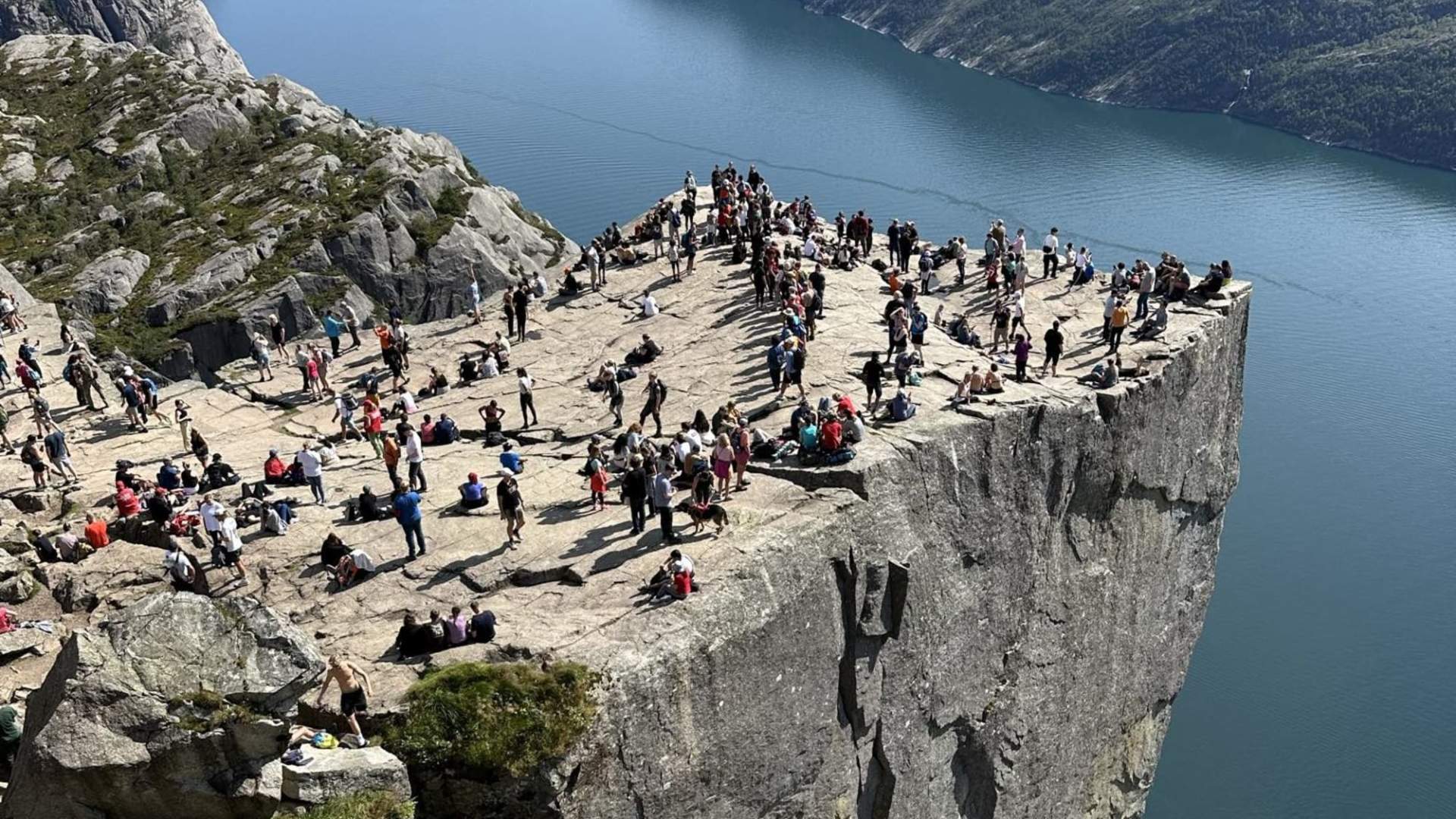 Hiking Preikestolen