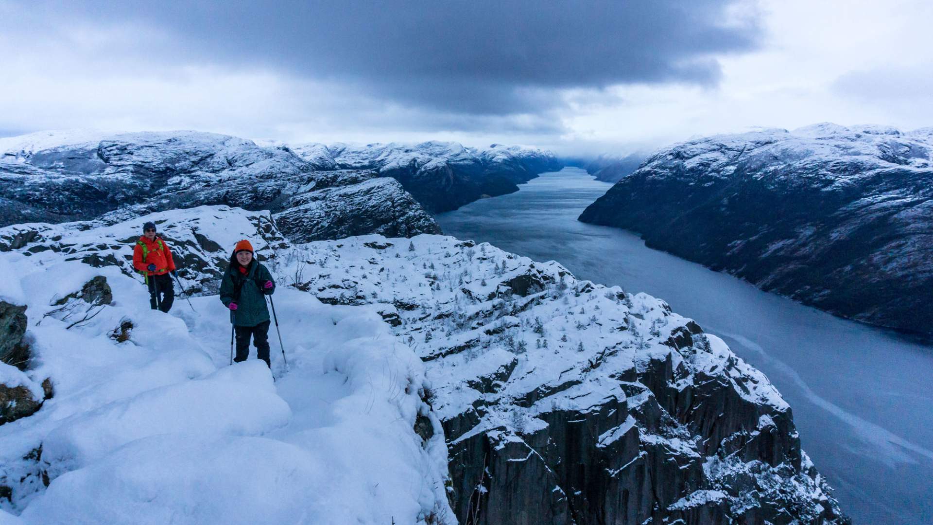 Vintereventyr - fjordcruise og guidet fottur til Preikestolen