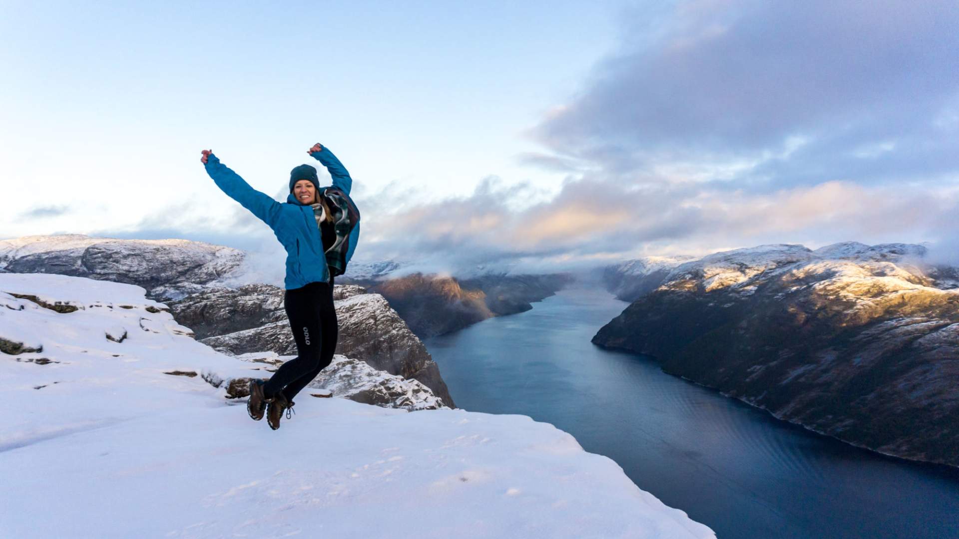 Vintereventyr - fjordcruise og guidet fottur til Preikestolen