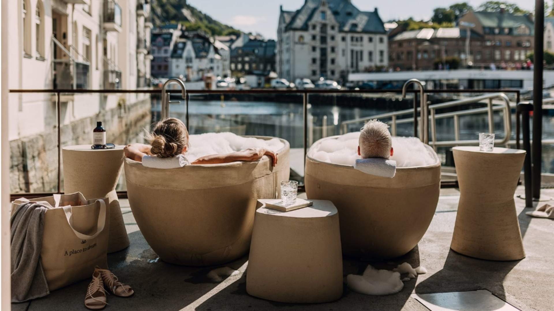 Avslapning i fine omgivelser hos Sundet gym og bad.