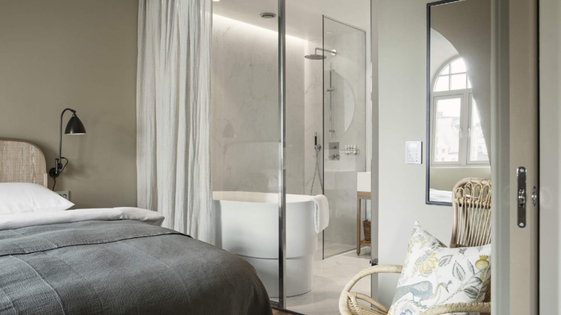 Lyse og lette rom på Hotel Brosundet.