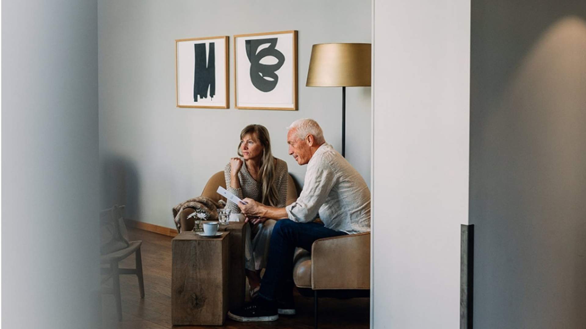 Møte hos Hotel Brosundet med mange sittegrupper.