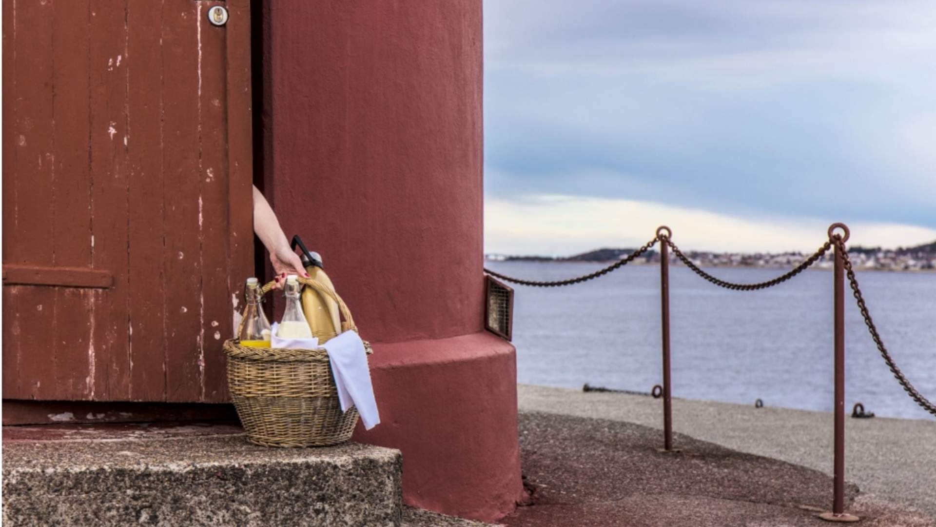 Rom 47 - Molja Fyr. På Moloen ved porten til Ålesund havn.